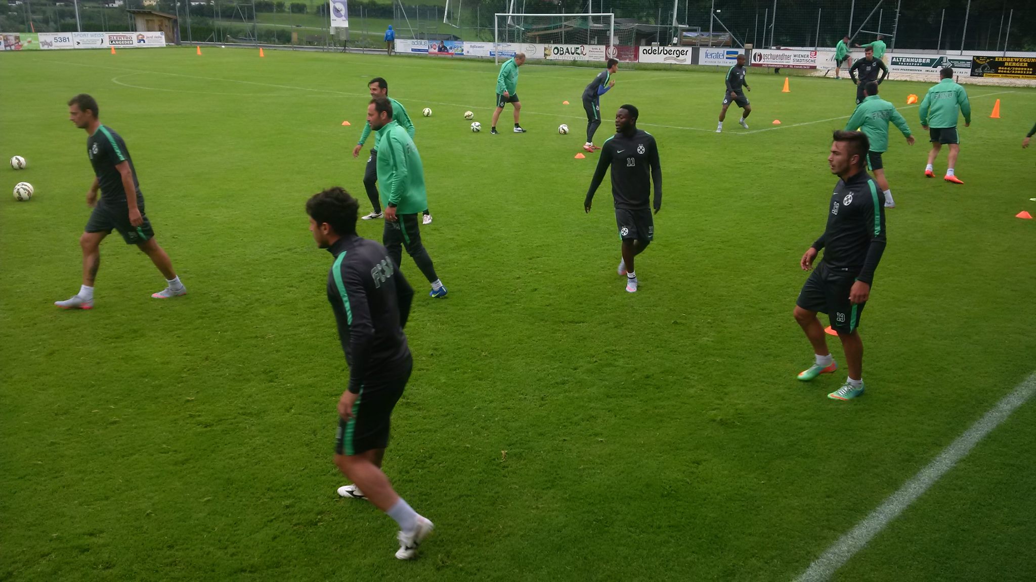 Steaua - Klagenfurt 4-5. ^Amical de coșmar pentru Rădoi. Campioana României a fost umilită de o echipă din liga a II-a, care a condus cu 3-0 la pauză. Țucudean a reușit dubla, iar Tudorie a marcat la debut