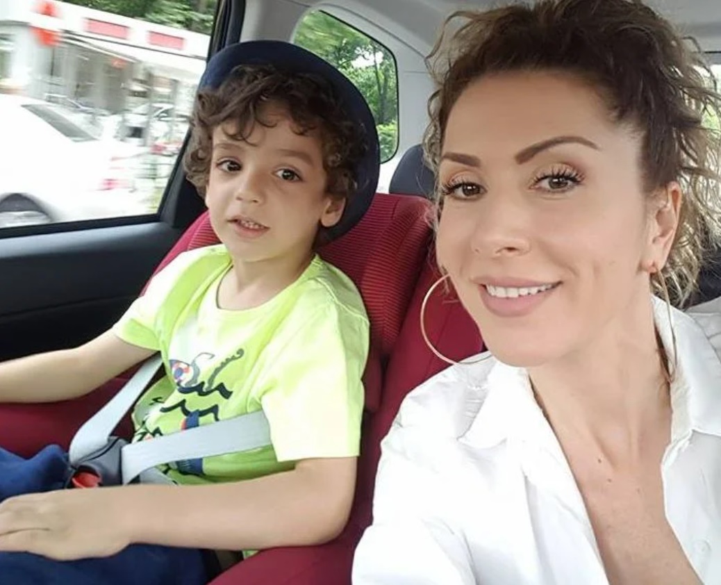 Motivul pentru care Carmen Brumă și Mircea Badea și-au mutat fiul la o școală privată: „Vlad nu s-a simțit bine”