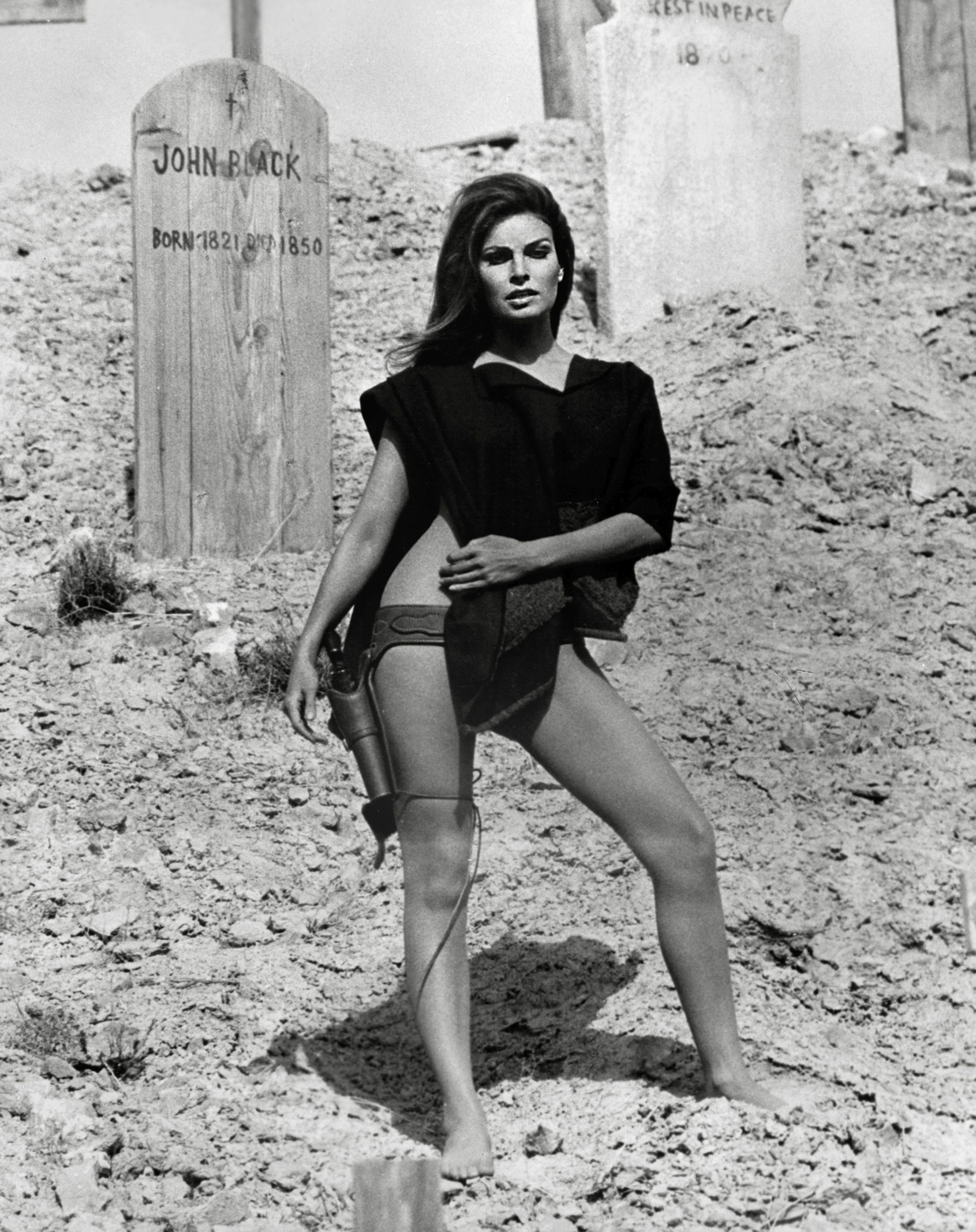 A murit Raquel Welch, sex simbol al cinematografiei în anii 1960. Actrița avea 82 de ani