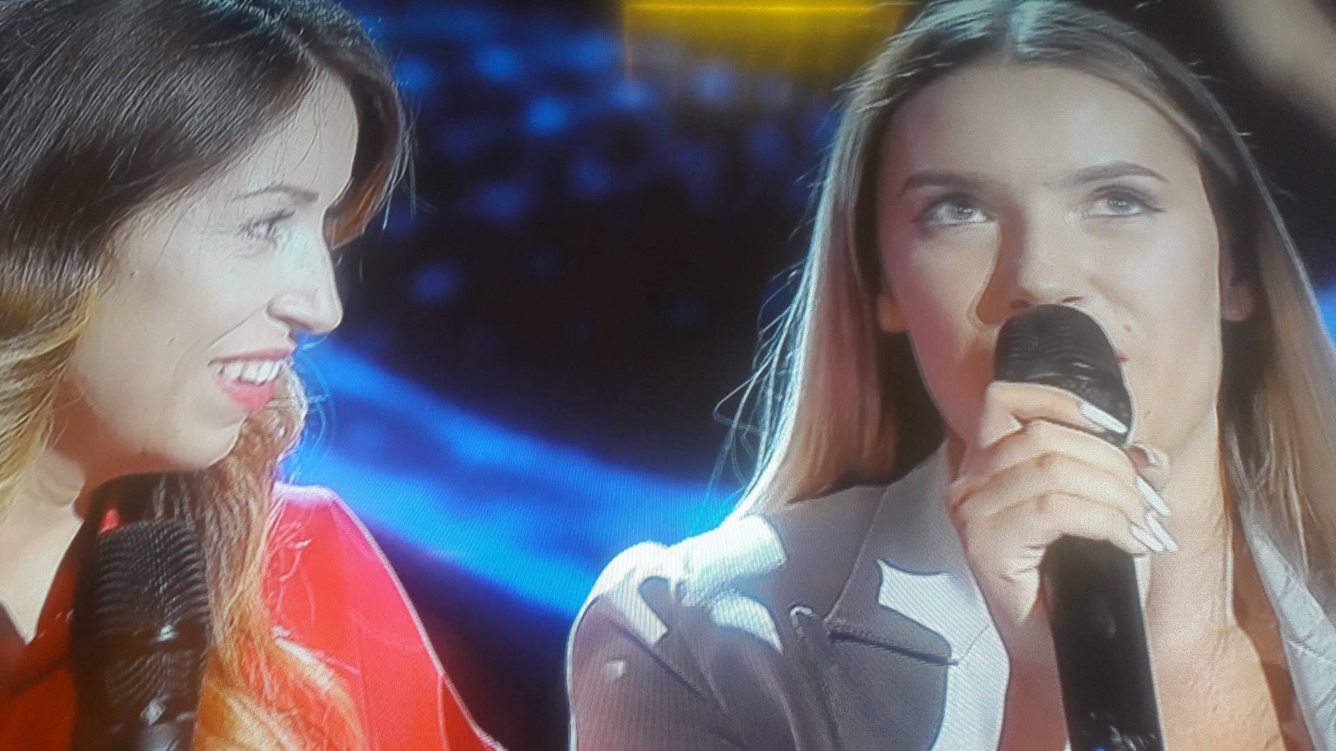 Moment emoționant la Vocea României. O concurentă și-a reîntâlnit sora plecată la muncă în Italia