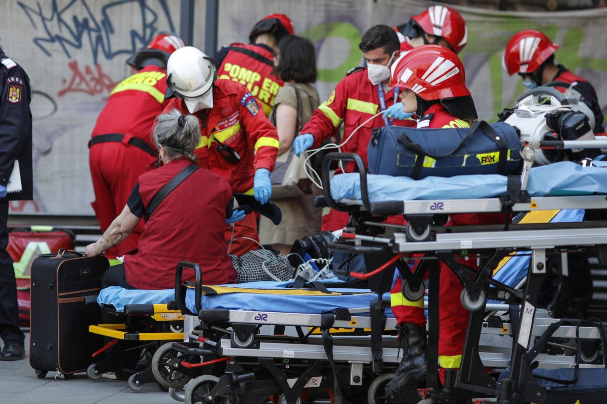 Alertă de incendiu la metrou, la Piața Romană. Trei stații au fost evacuate și 25 de călători au primit îngrijiri medicale