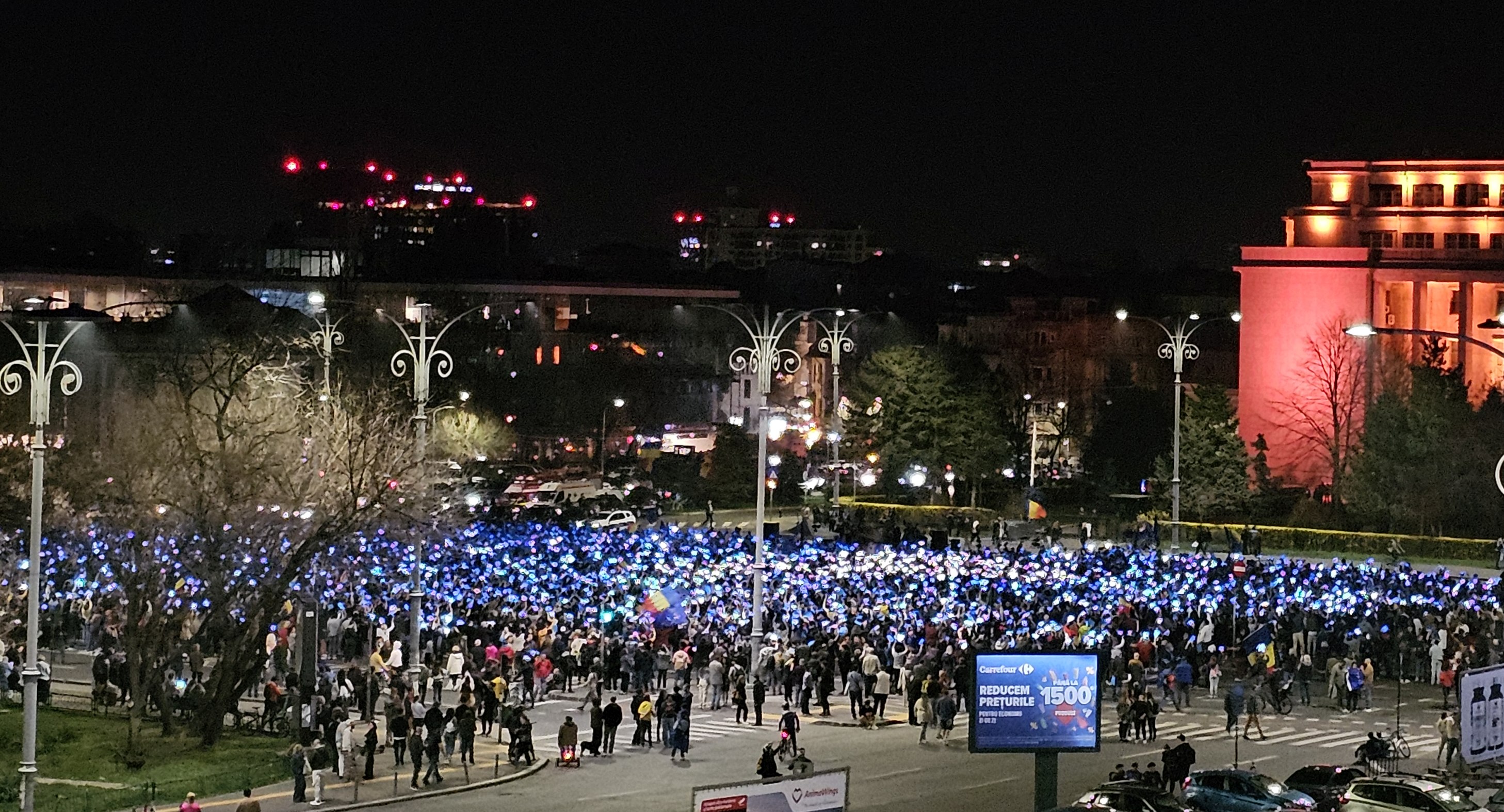 Miting EuRo Manifest în Piaţa Victoriei pentru susținerea apartenenţei la UE. Fanii lui Călin Georgescu, identificați de jandarmi
