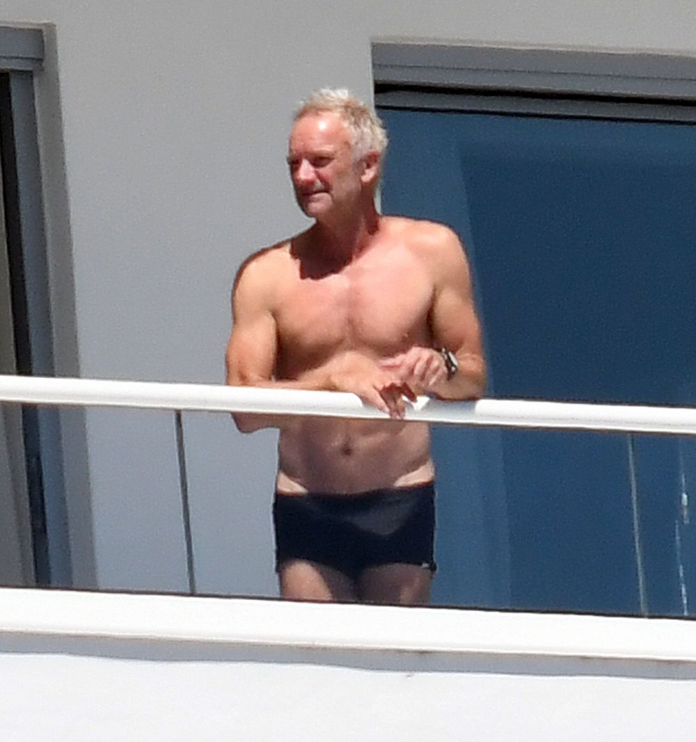Sting arată senzațional la 66 de ani. Și-a etalat corpul plin de mușchi la balcon |FOTO