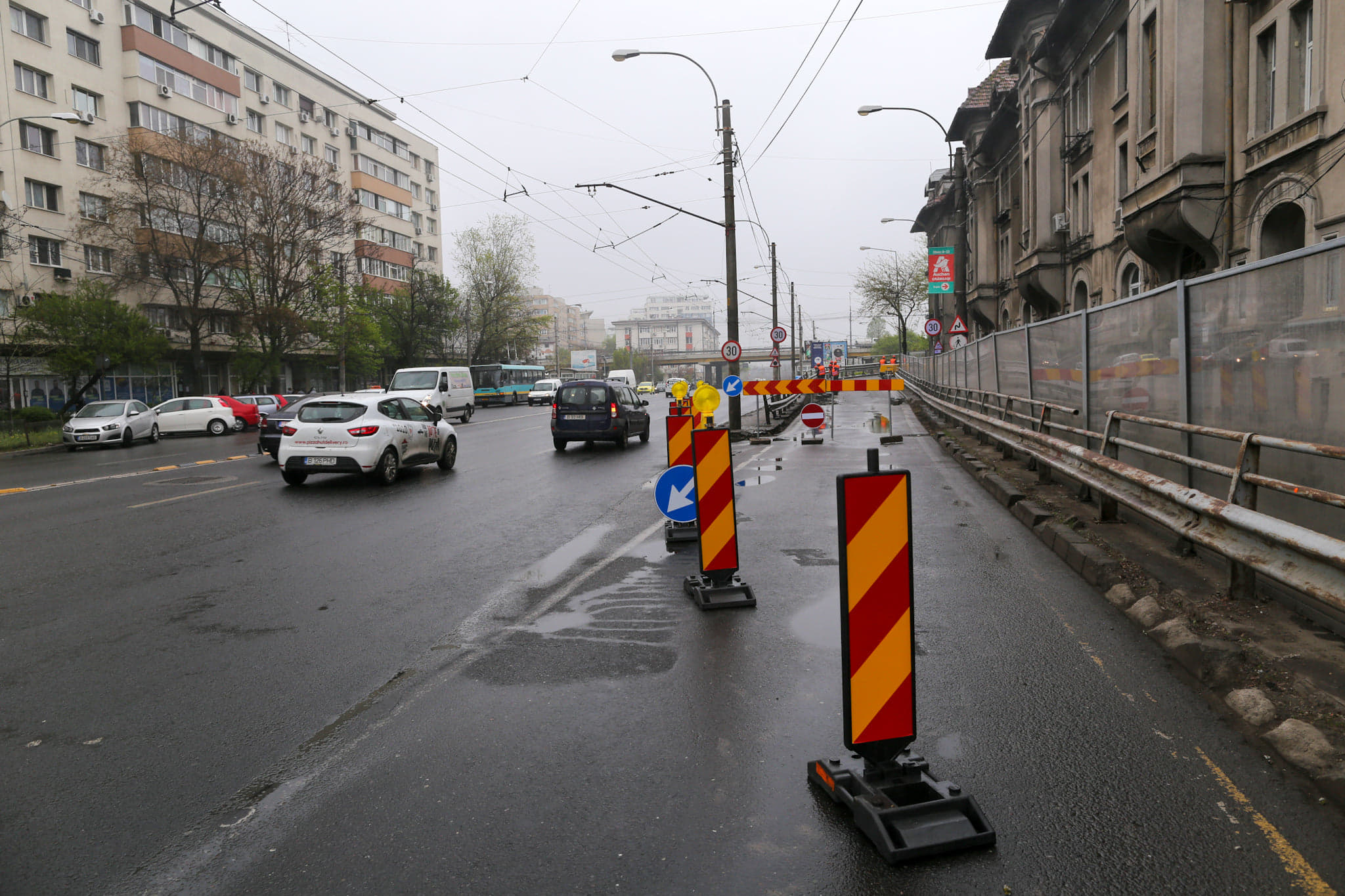 FOTO / Au început lucrările de reabilitare la Podul Grant. Șoferii, afectați de închiderea bretelei spre Giulești, Crângași și Militari