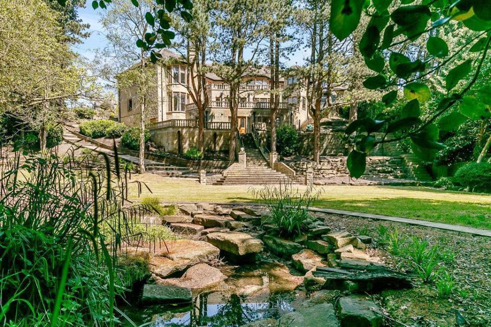FOTO | Uite ce secret uriaș ascunde această casă. Din față arată ca un bungalou