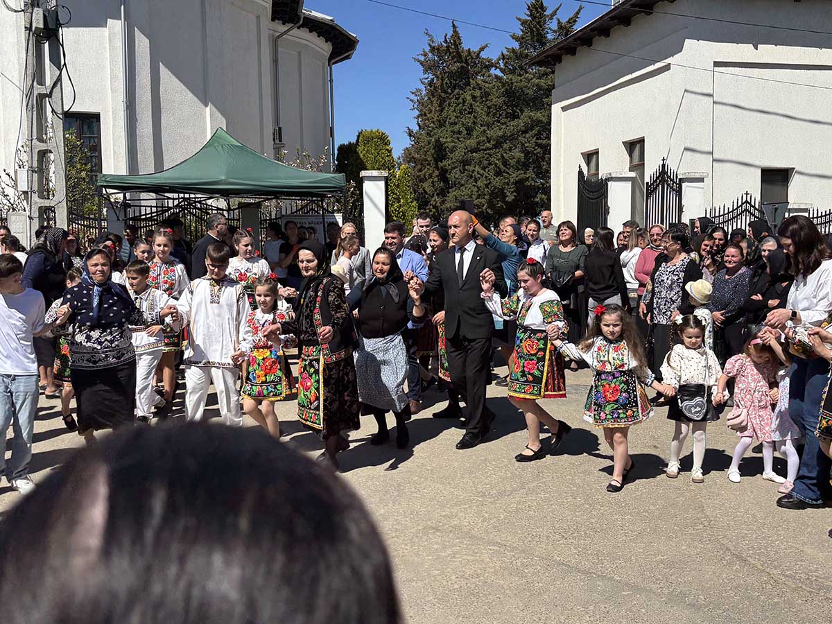 Boboșarca, Duminica Mironosițelor, în satul bulgarilor din Băleni Sârbi: „Doamne Dumnezeule! Ne bucurăm de El în salata, în varza și Învierea pe care ni le dă!”