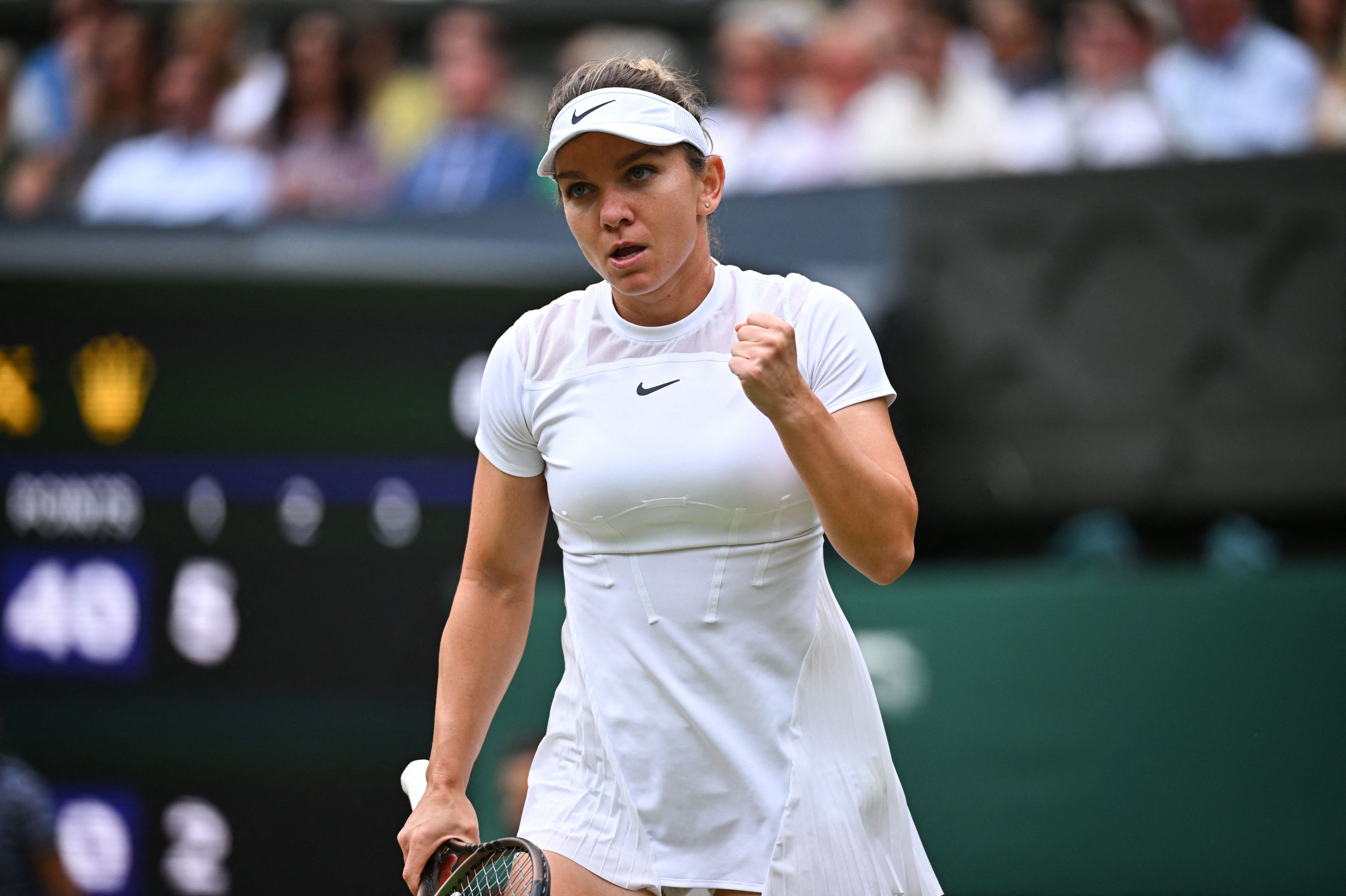 Simona Halep a purtat o rochie Valentino de peste 2.000 de euro, la prima apariție într-o emisiune la TV după verdictul de la TAS