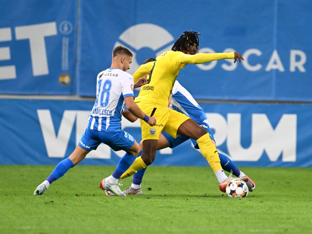 Universitatea Craiova-Dinamo, derby cu 4 goluri. Echipa lui Mirel Rădoi a jucat în inferioritate și a luat gol în minutul 90