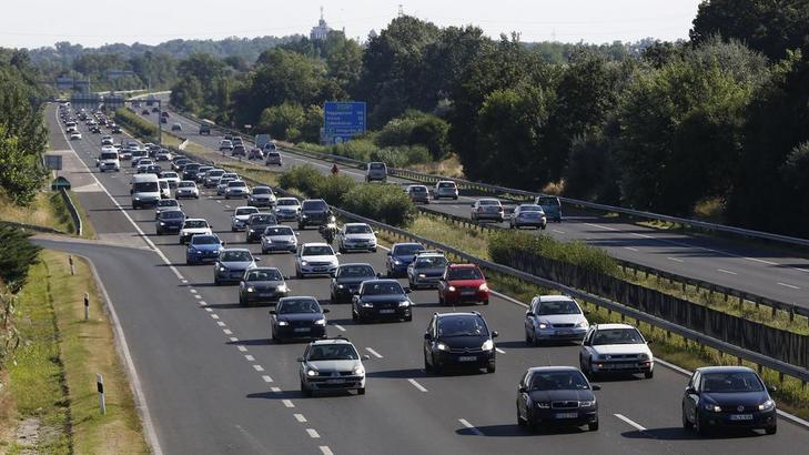 Többen karamboloztak Kápolnásnyéknél: az M3-as autópálya több helyen beállt, kilométeres torlódások az M7-esen