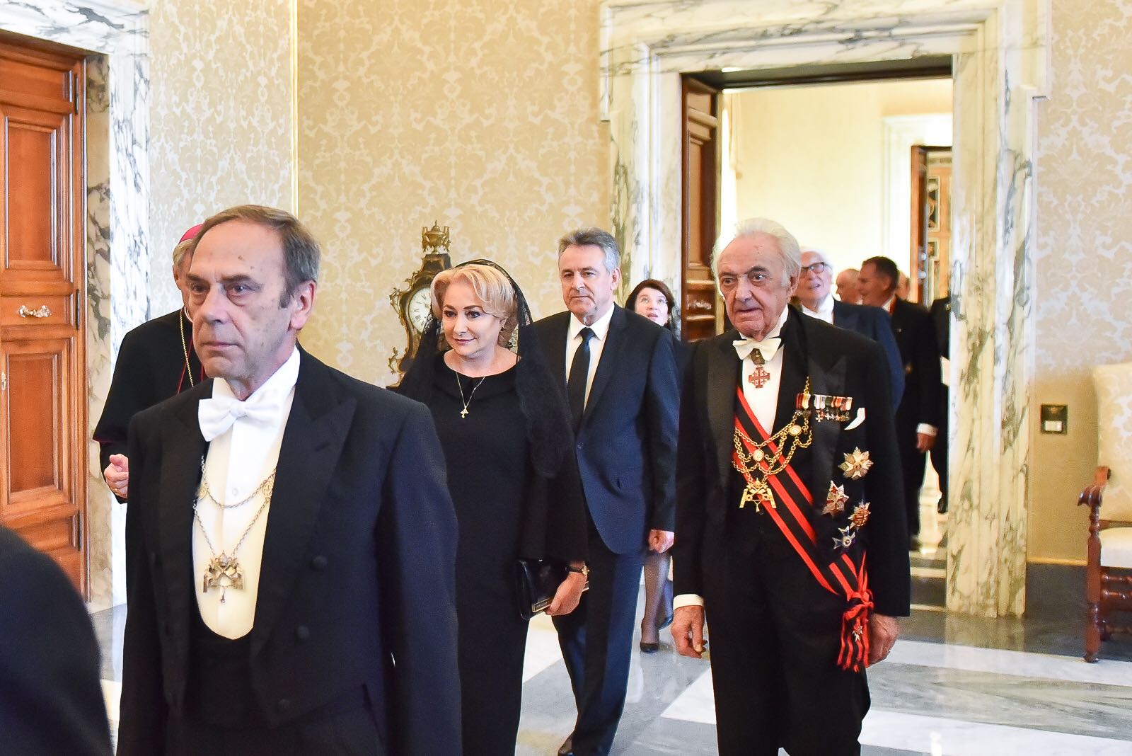 Premierul Viorica Dăncilă, în vizită la Vatican; Suveranul Pontif ar putea veni în România (VIDEO FĂRĂ SUNET)