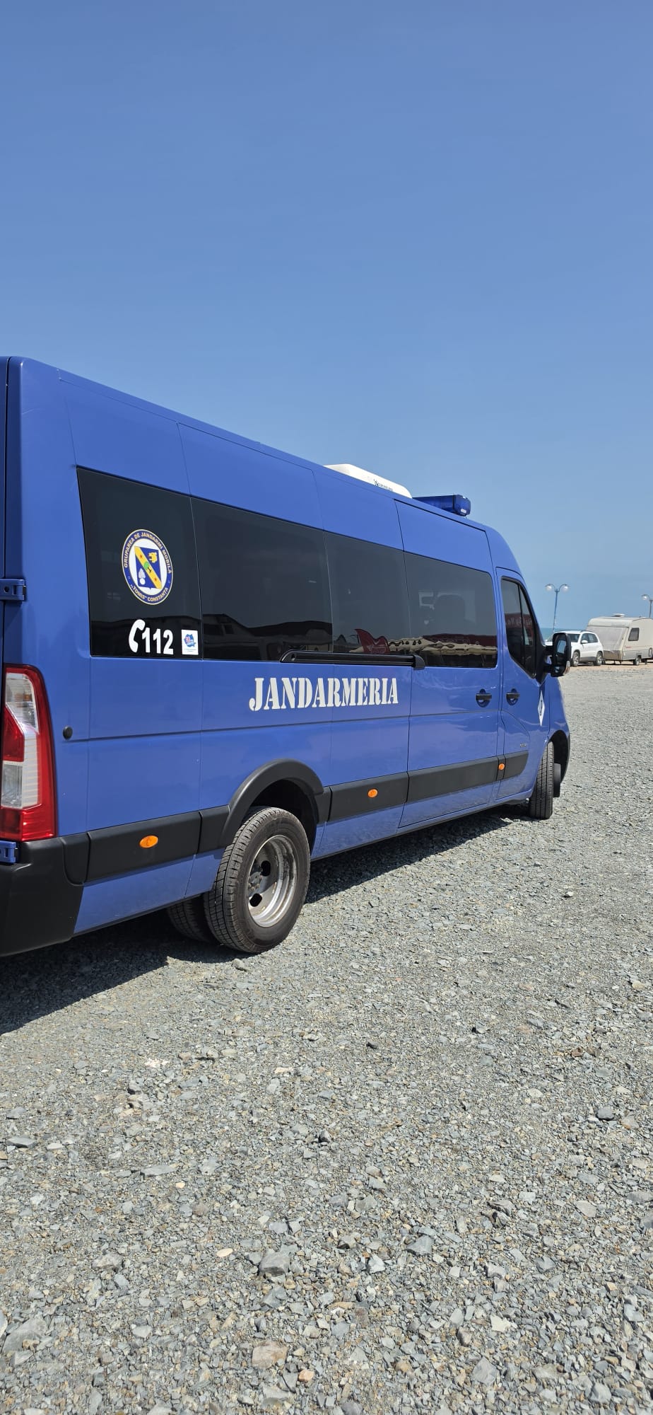 Peste 1.300 de persoane au fost evacuate de pe plajele litoralului după explozia unei drone ucrainene în Portul Constanța