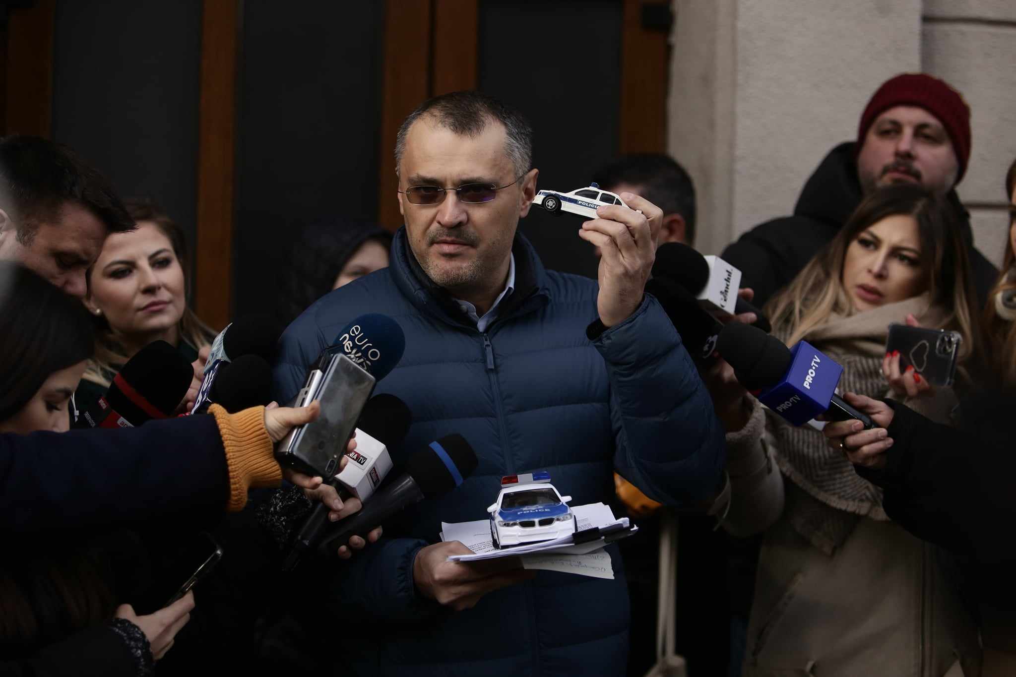 Cristian Ghinea a depus plângere la DNA față de decizia de clasare a dosarului care viza achiziția de BMW-uri pentru Poliția Română