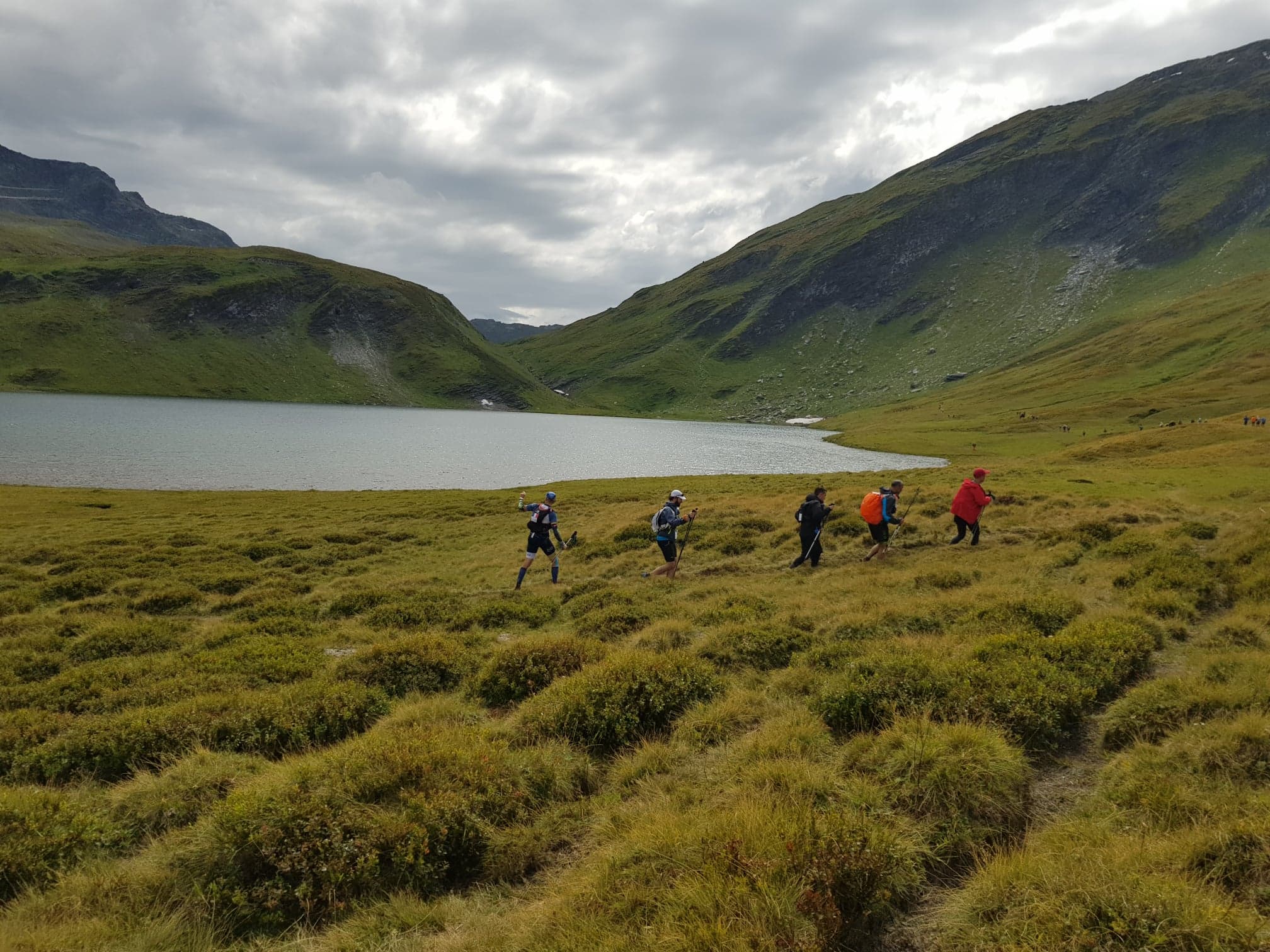Cum a fost în urmărirea ultramaratoniștilor care au alergat 121 de kilometri | GALERIE FOTO