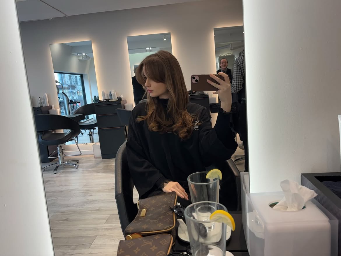Cum arată Irina Columbeanu după ultima schimbare de look. Imagini noi cu fiica Monicăi Gabor și a lui Irinel