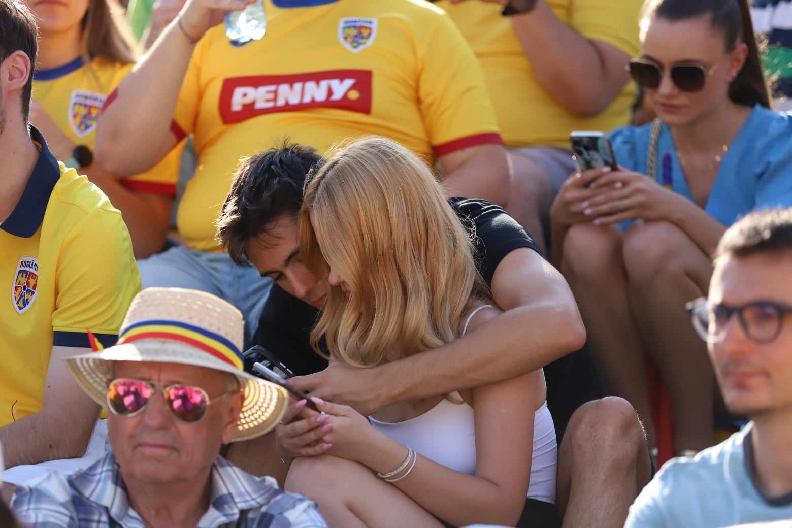 Sărbătoare și la București! Atmosferă incendiară în Piața Universității după ce tricolorii s-au calificat în optimi la Euro 2024