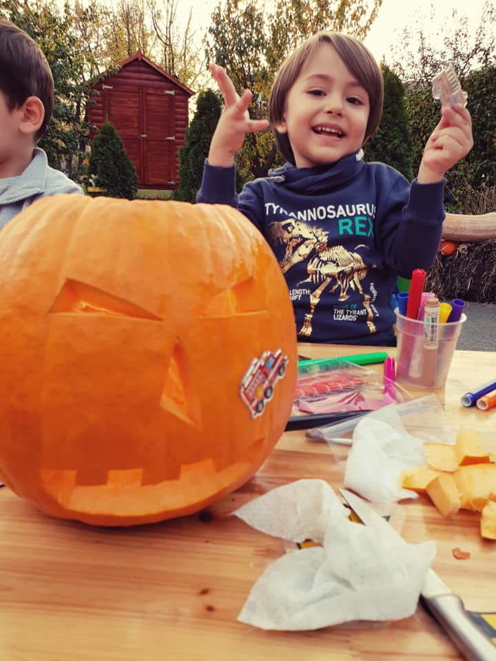 Cristi Mitrea, distracție de Halloween cu fiul său. Au petrecut pe cinste | FOTO