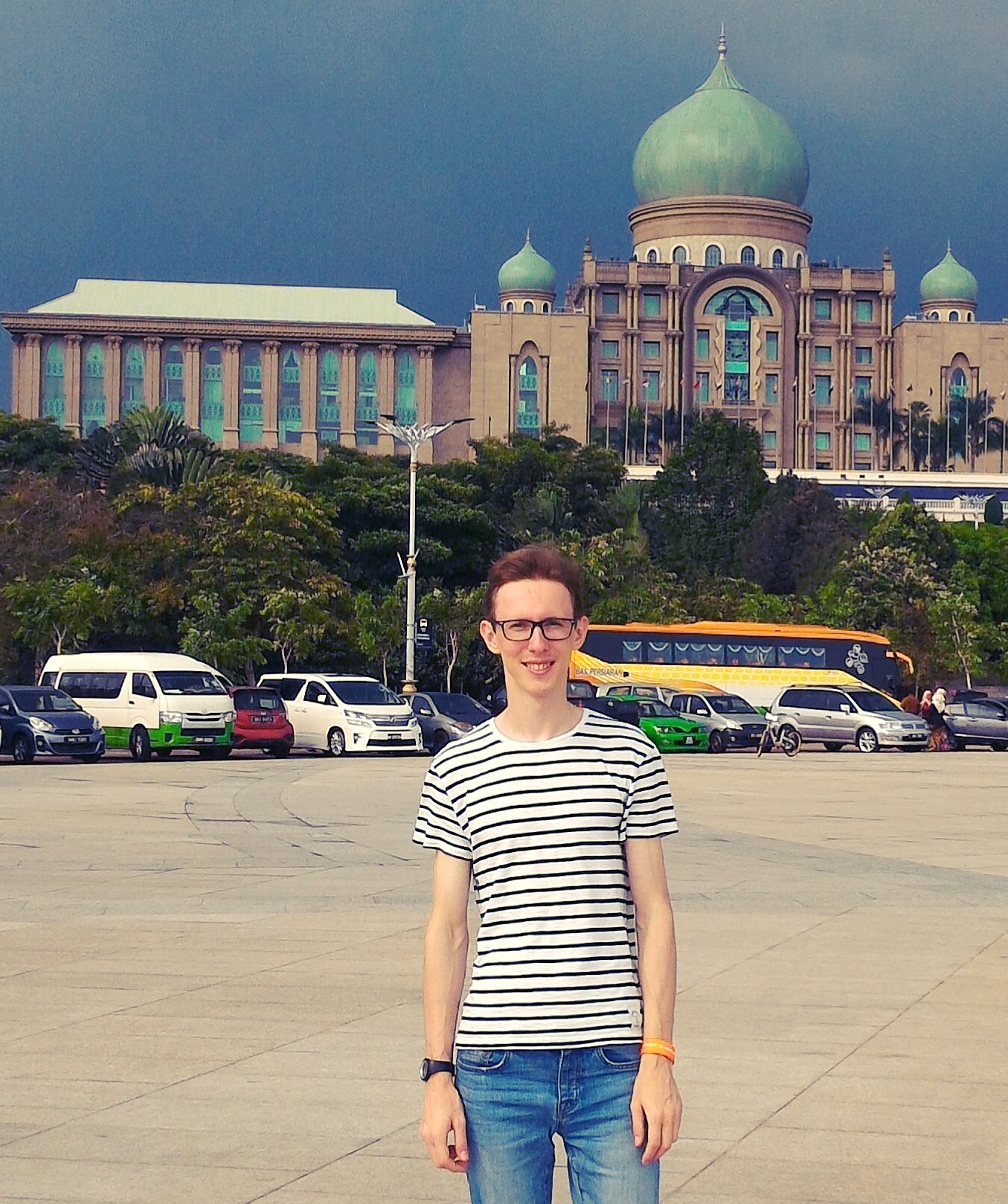 Șapte țări în 6 ani, de dragul cercetării. Românul care face propulsoare spațiale în Singapore: „Nu am fost un copil excepțional, dar am muncit mult”