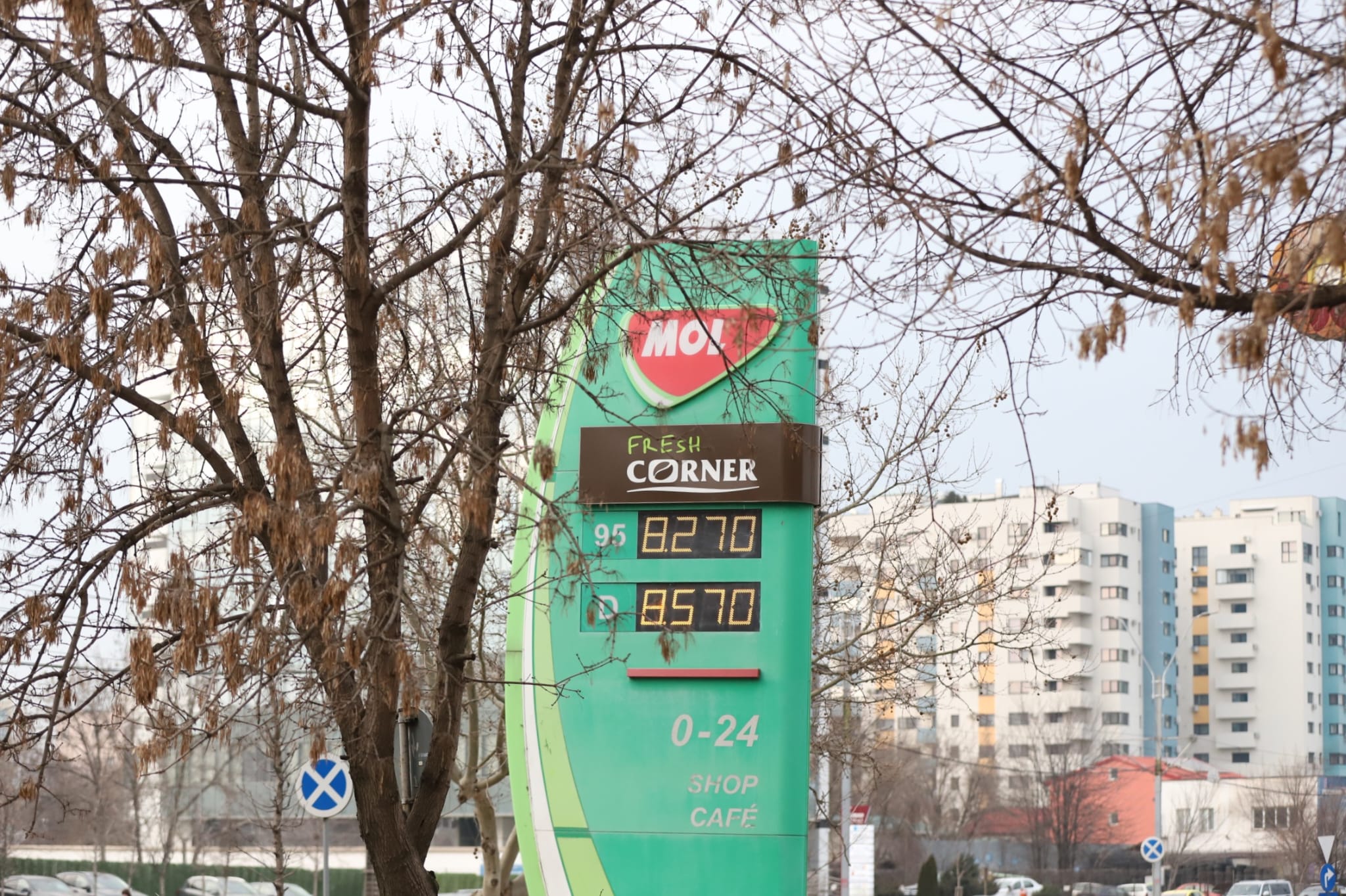Prețul benzinei la pompă continuă să crească, iar motorina a depășit 8,50 lei/litru: tarifele la Mol, Lukoil și Petrom