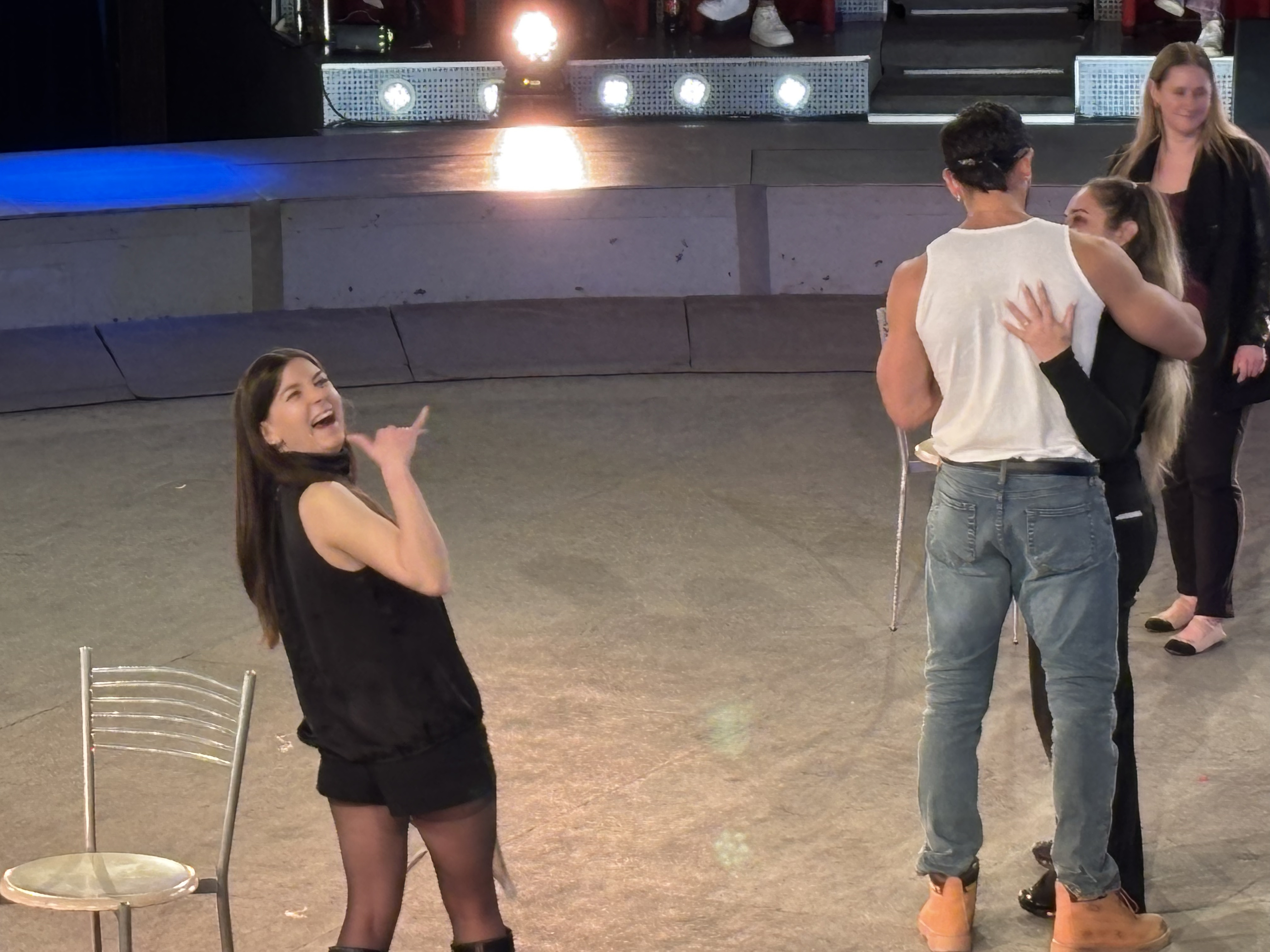 Striptease cu tricolorul la Circul de Stat din București. Preludiu, excitare, delir: „Cum e România acum?”