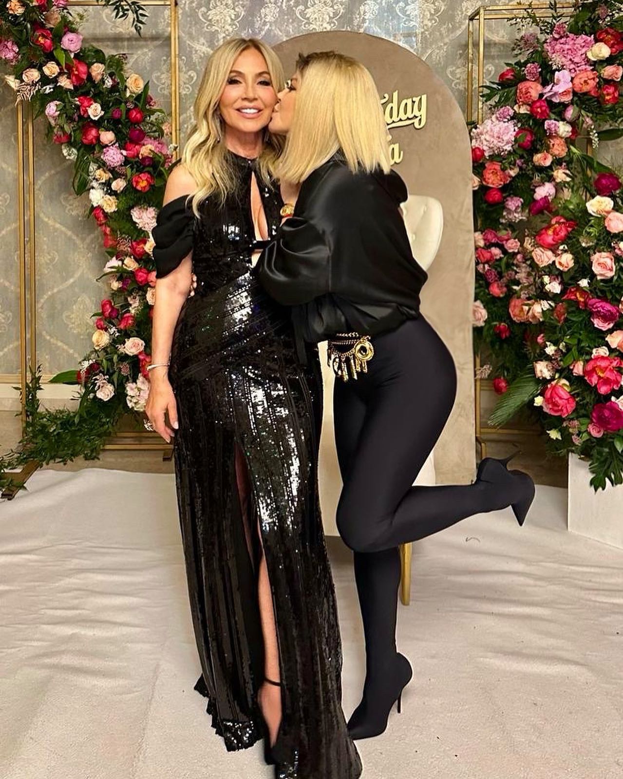 Petrecerea de lux dată de Anastasia Soare pentru mama ei, la Constanța. Cum au apărut Loredana Groza, Antonia și Elena Gheorghe