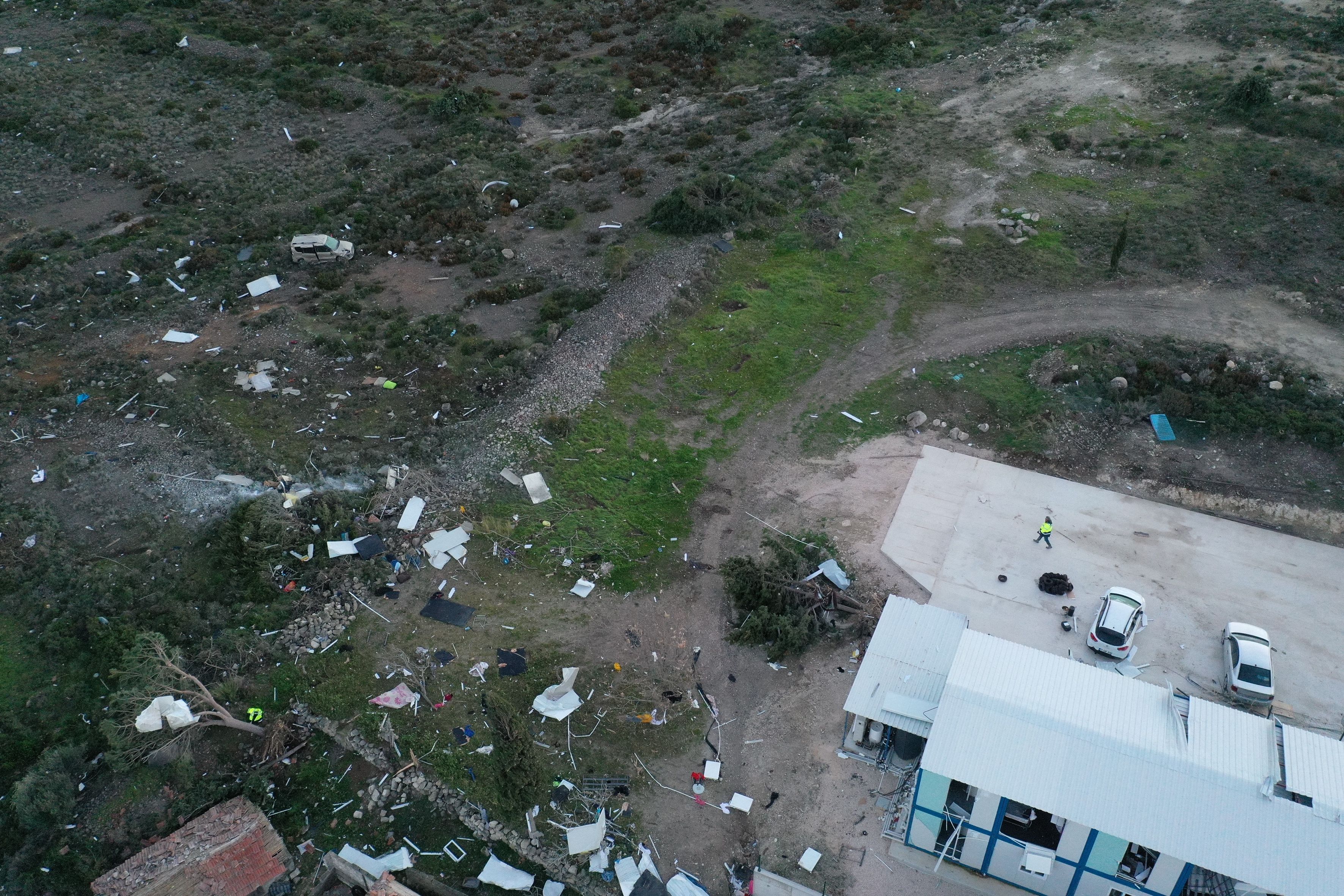 VIDEO | Distrugerile provocate de o tornadă, pe coasta Turciei. „Fără precedent. Mașinile au fost găsite la 8 metri de locul de parcare”