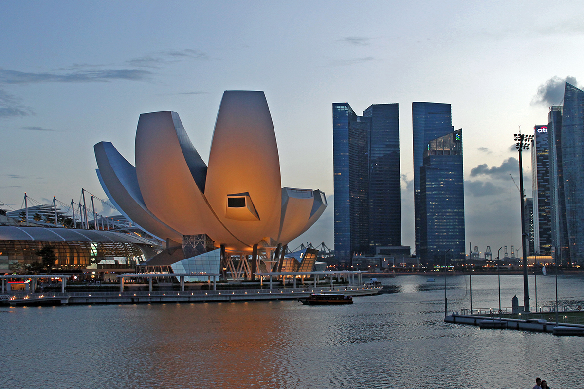Singapore, locul de unde poți ajunge în concediu oriunde în Asia. Are hoteluri spectaculoase, cartiere tradiționale și o grădină botanică în patrimoniul UNESCO