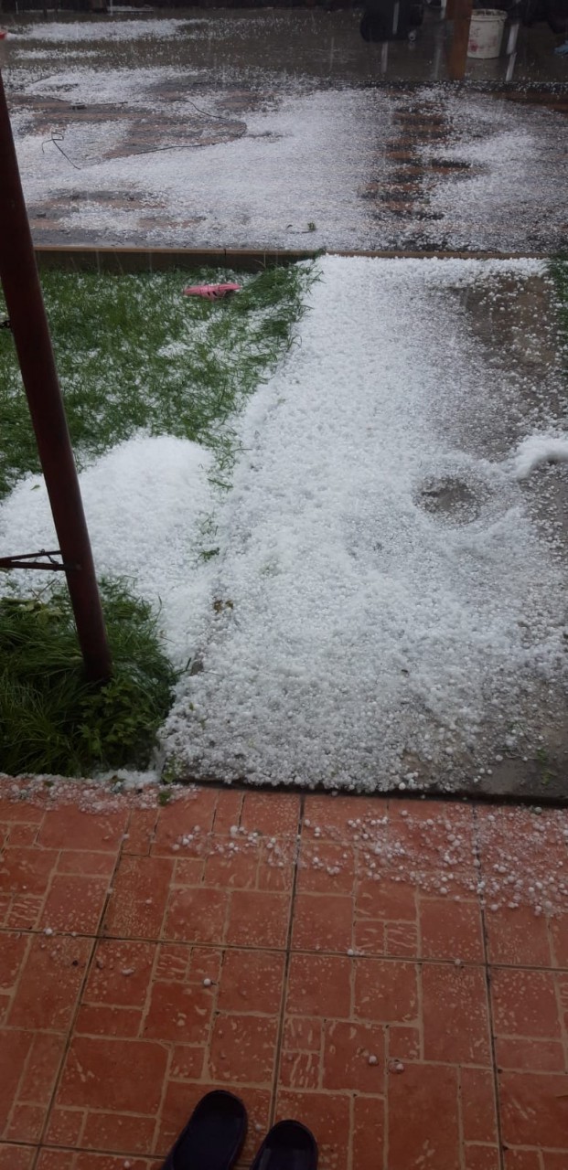 Grindina a lovit puternic în Tulcea, județ vizat de codul portocaliu de vreme rea. Peisaj de iarnă veritabilă, la sfârșit de mai / FOTO&VIDEO