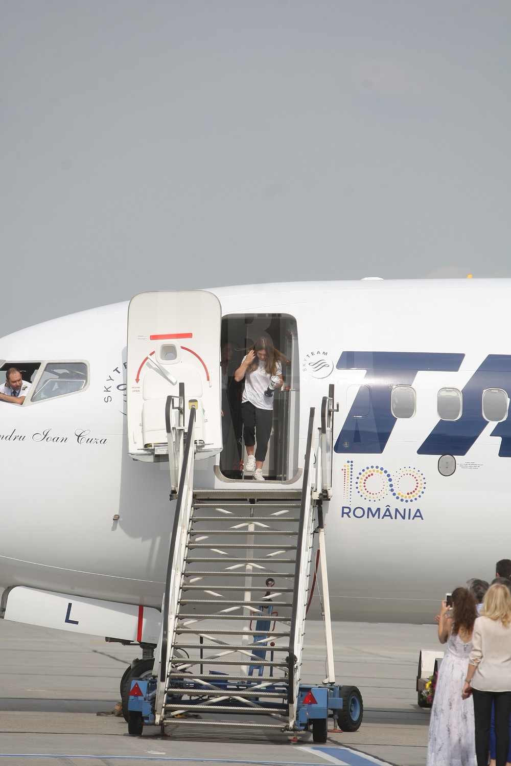 VIDEO&FOTO. Sosirea Simonei Halep în România după ce a câștigat Roland Garros 2018. Așteptată pe covorul roșu!