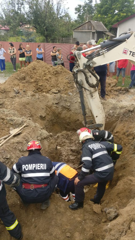Muncitor mort pe șantier în județul Tulcea. Un mal de pământ s-a prăbușit peste el