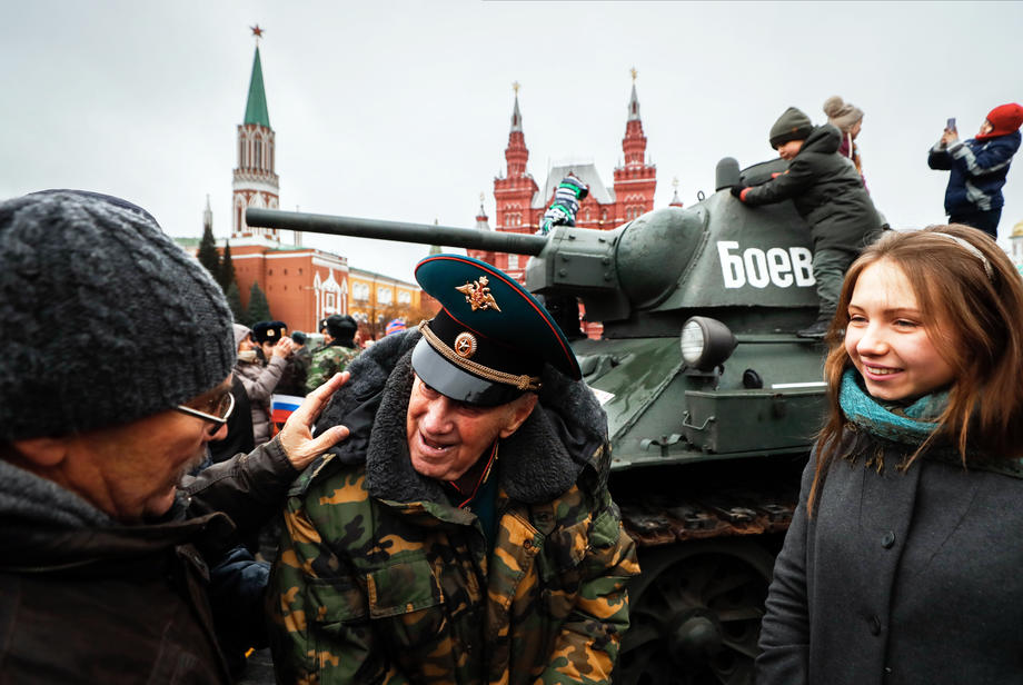 Defilare militară impresionantă în Piața Roșie. Rușii au reconstituit faimoasa paradă din noiembrie 1941, decisivă în Bătălia Moscovei