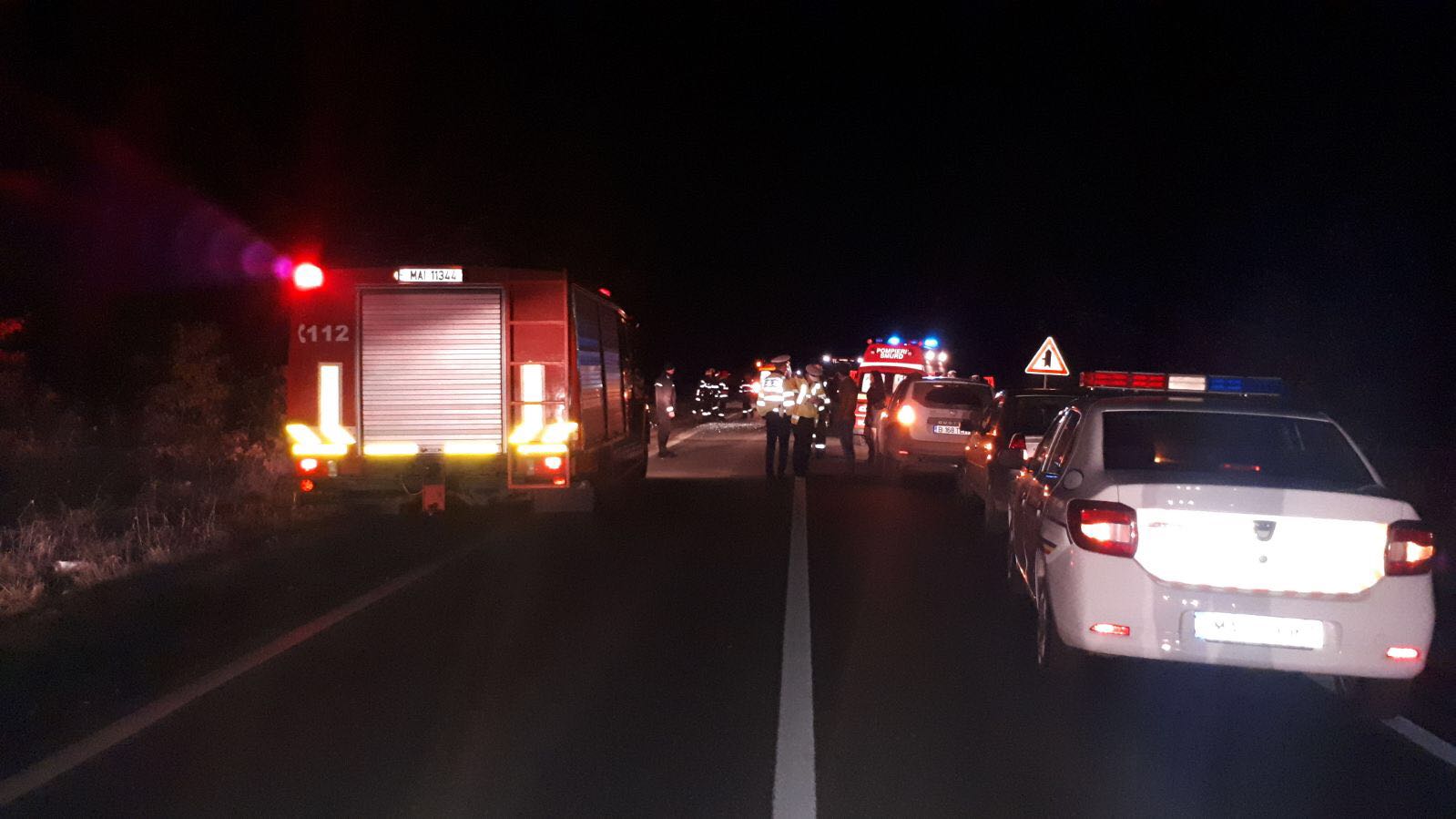 UPDATE: Copil în stop cardio-respirator și trei adulți încarcerați, într-un accident cumplit în Timiș. Copilul a murit/ FOTO