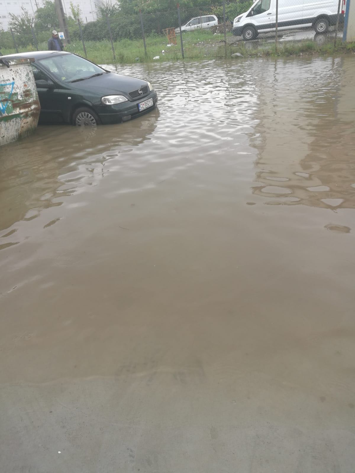 UPDATE/ Străzi inundate în București, după codul portocaliu de ploi. Pompierii au intervenit în mai multe zone din Capitală (GALERIE FOTO)