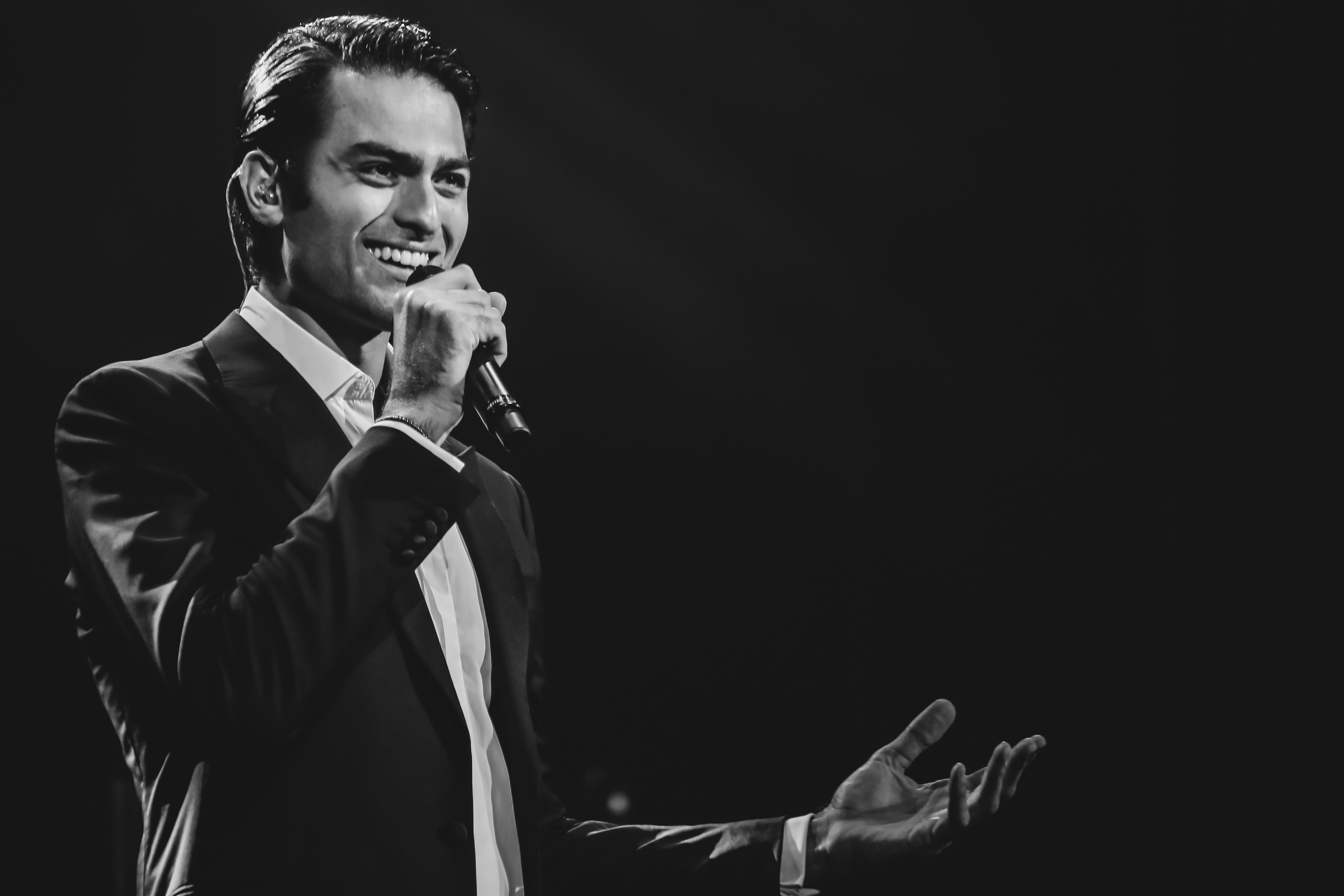 Matteo Bocelli, artistul pornit pe urmele tatălui ilustru: „Nu pot sta mai mult de cinci minute fără să cânt” | Interviu