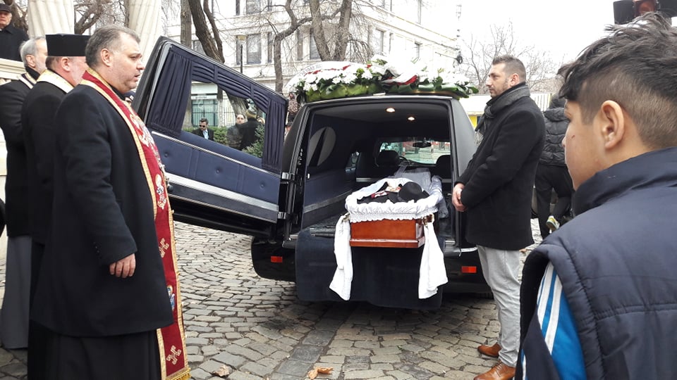 FOTO/ Actorul Dorel Vișan, la înmormântarea ziaristului George Stanca. “Era nemulțumit de el și de alții“