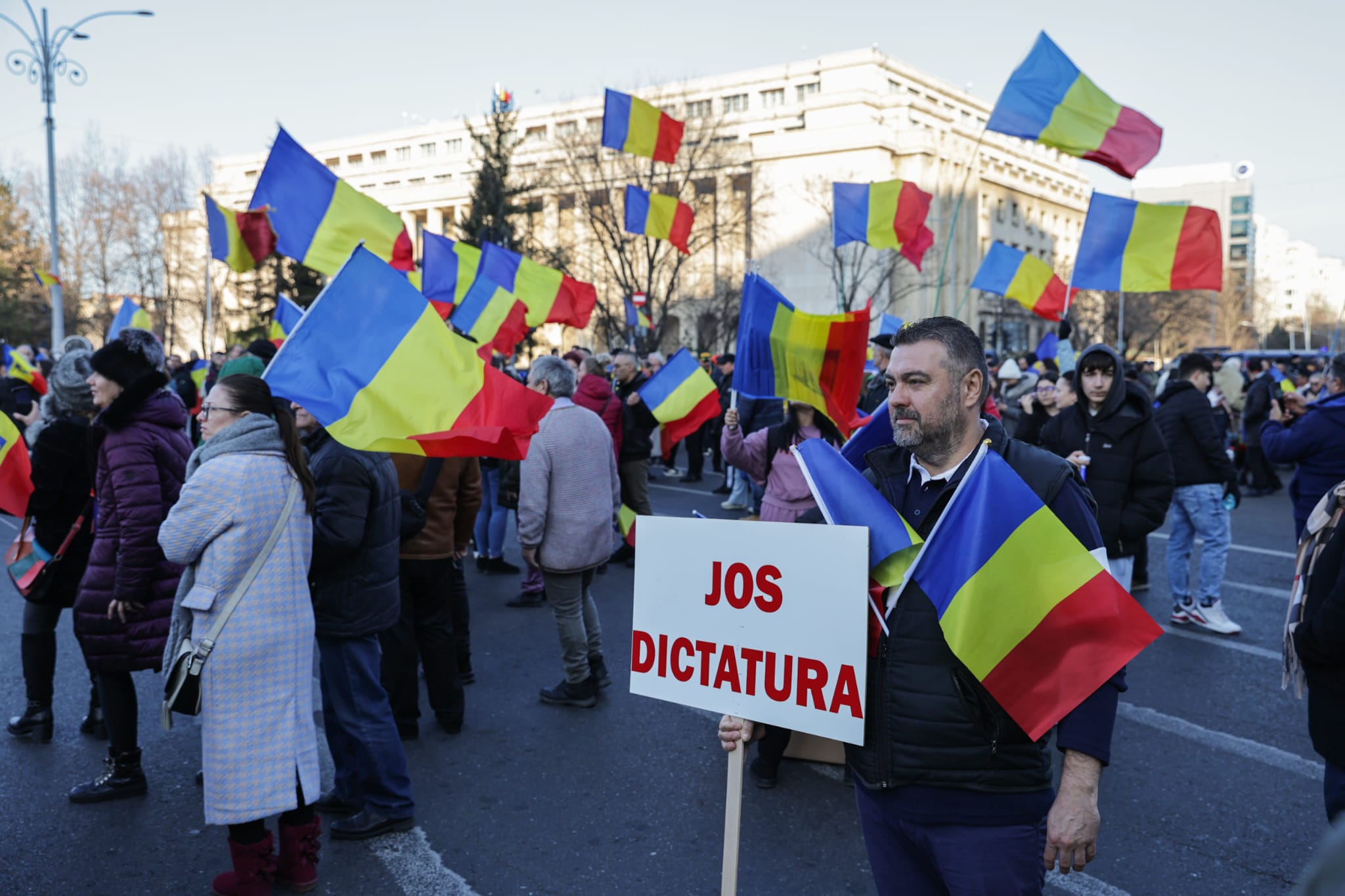 Sindicaliștii din Piața Victoriei au plecat când au ajuns susținătorii lui Călin Georgescu, veniți din Parcul Tineretului