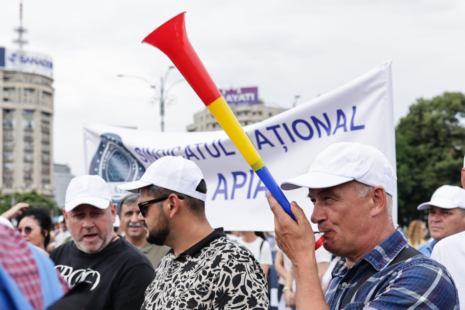 2.000 de angajați din APIA, AFIR și MIPE veniți din toată țara protestează în Piața Victoriei: „Spor tăiat, respect furat”