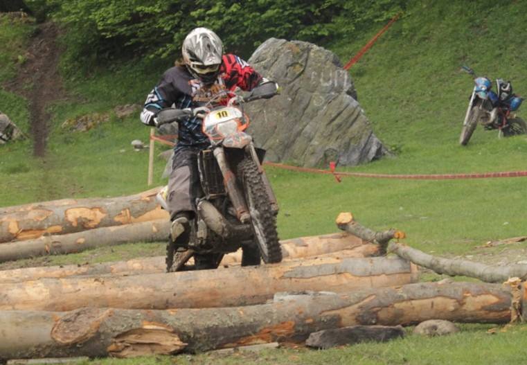 FOTO/ Atenție, trec motocicliștii... extremi!