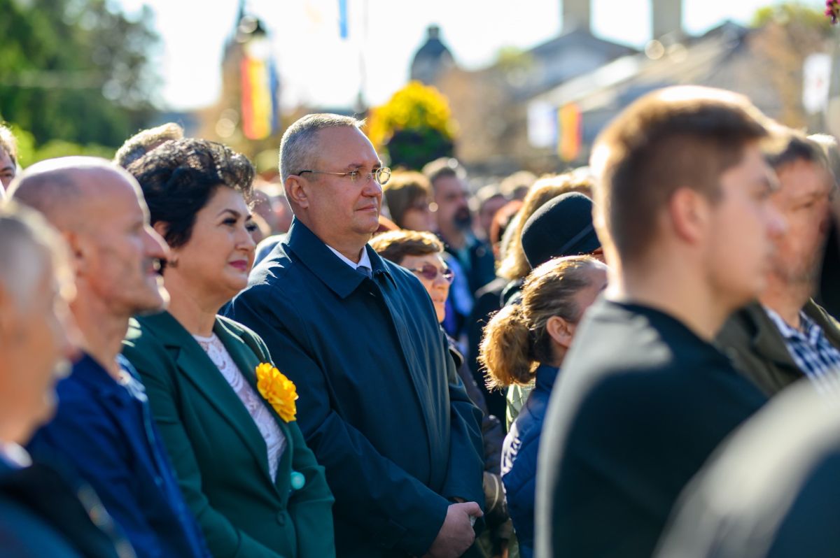Candidații la prezidențiale au ajuns la slujba de la Catedrala Mitropolitană Iași, pentru Sfânta Parascheva