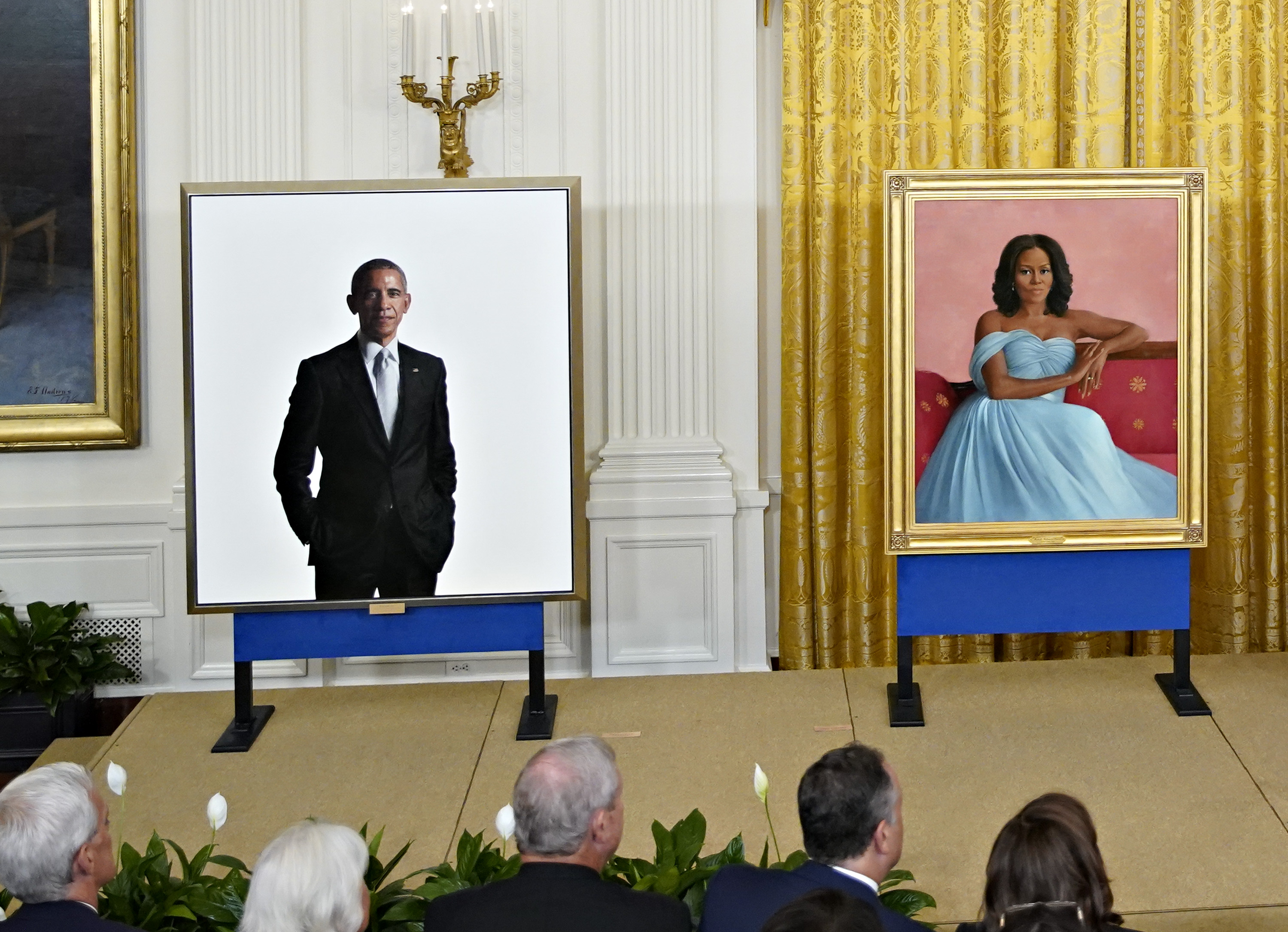 Barack și Michelle Obama și-au dezvelit potretele oficiale de la Casa Albă, la peste cinci ani de la încheierea mandatului prezidențial