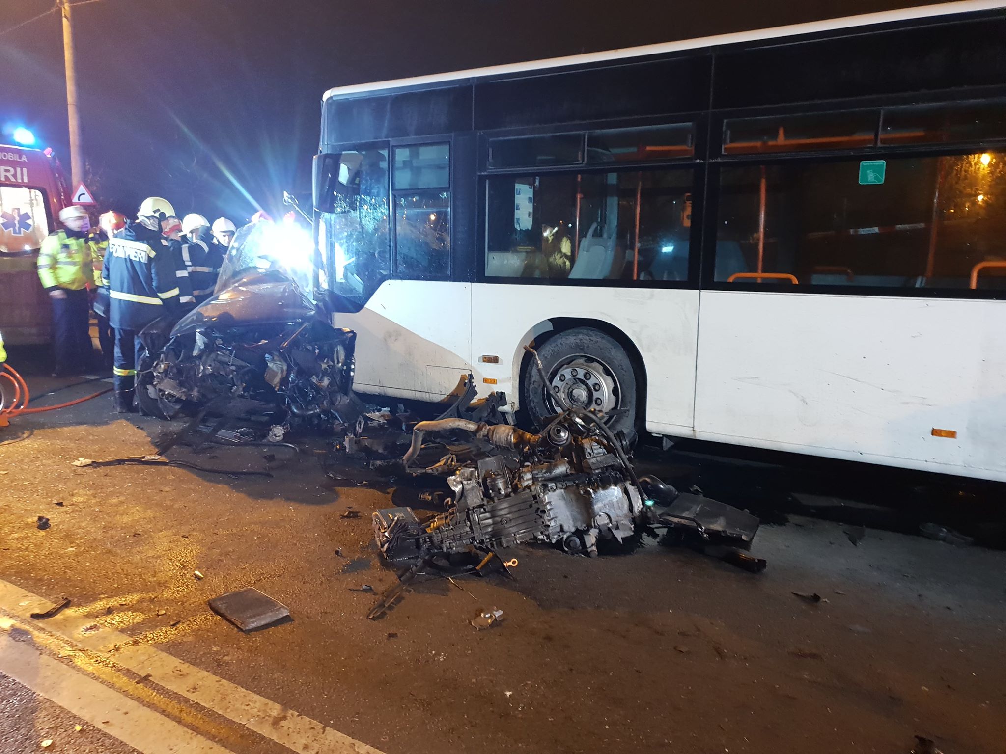 Accident teribil în București, pe Șoseaua Petricani. Două persoane au murit după ce o mașină s-a lovit de un autobuz