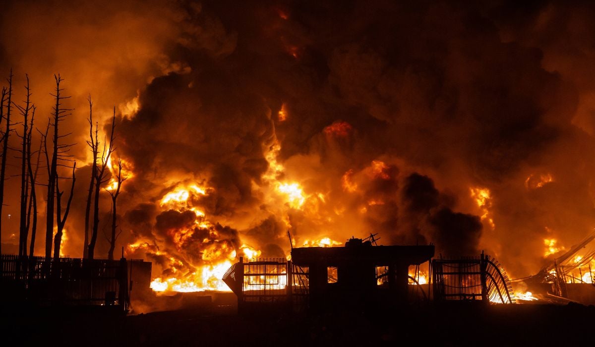 Teheranul, acoperit de fum toxic după ce multiple depozite de petrol au fost bombardate: „E apocaliptic”