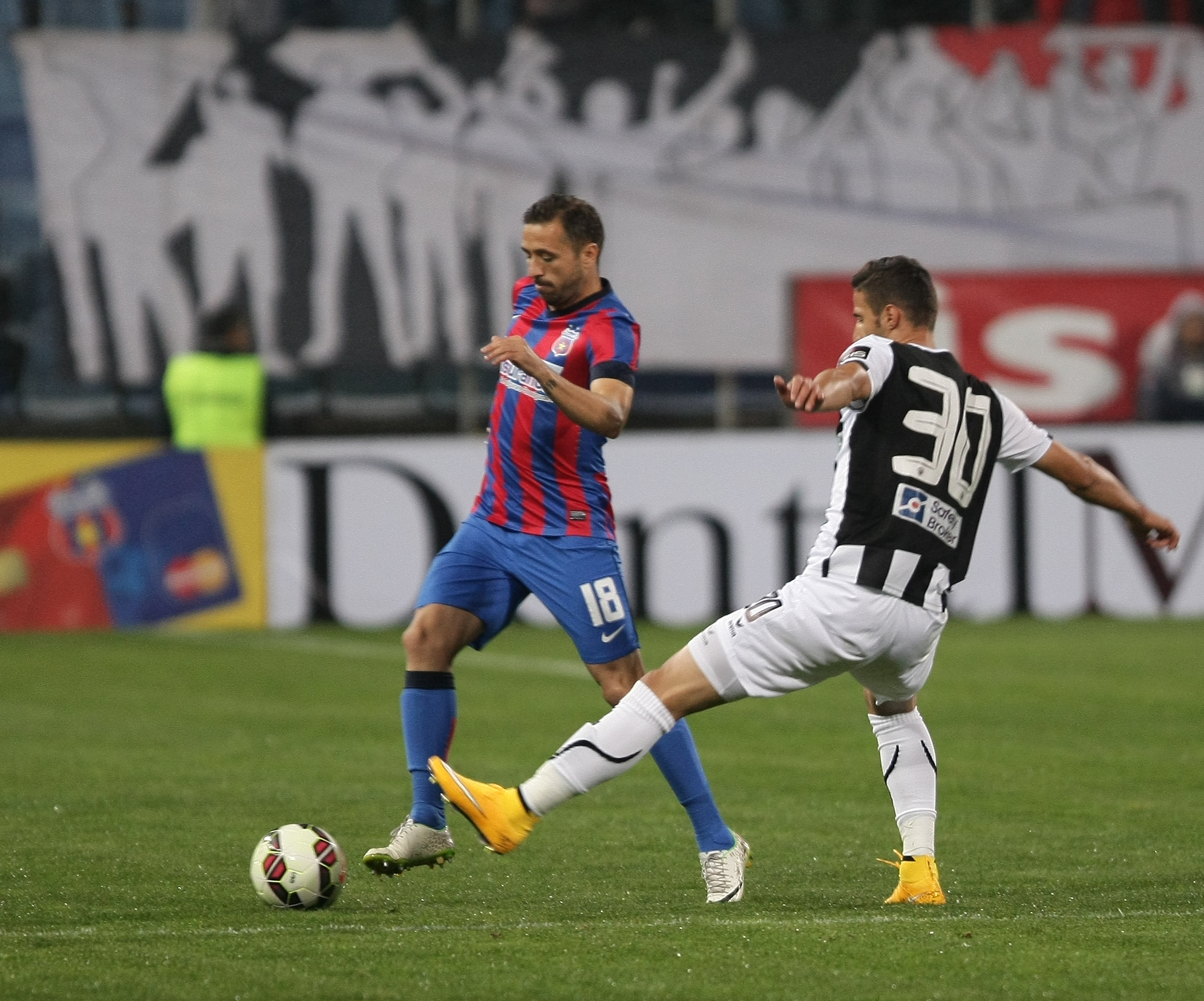 GALERIE FOTO & VIDEO/ Liga I: Steaua - ”U” Cluj 4-1. Încă un festival stelar