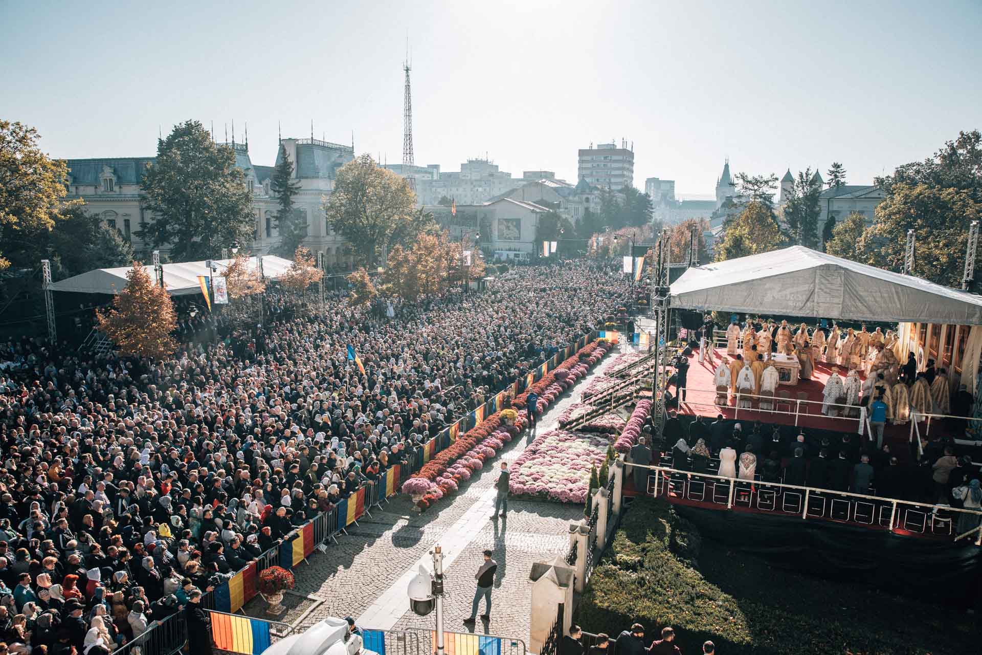 Olimpic internațional, evacuat din casă acum doi ani, premiat de Mitropolitul Moldovei. Cine sunt oamenii care au primit distincții de Sfânta Parascheva
