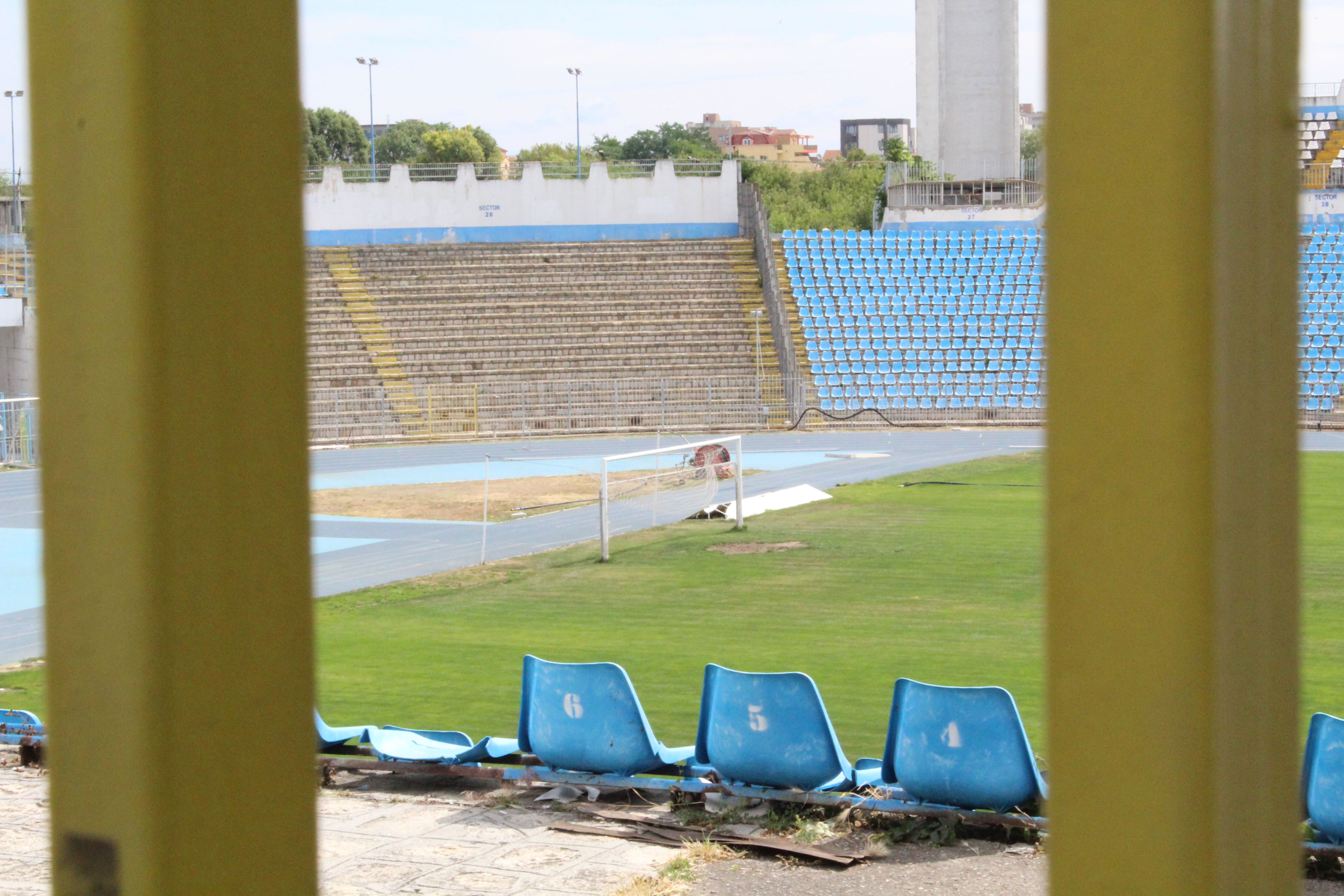 Supercupa de pe 8 iulie, pe un stadion ca după bombardament / FOTO