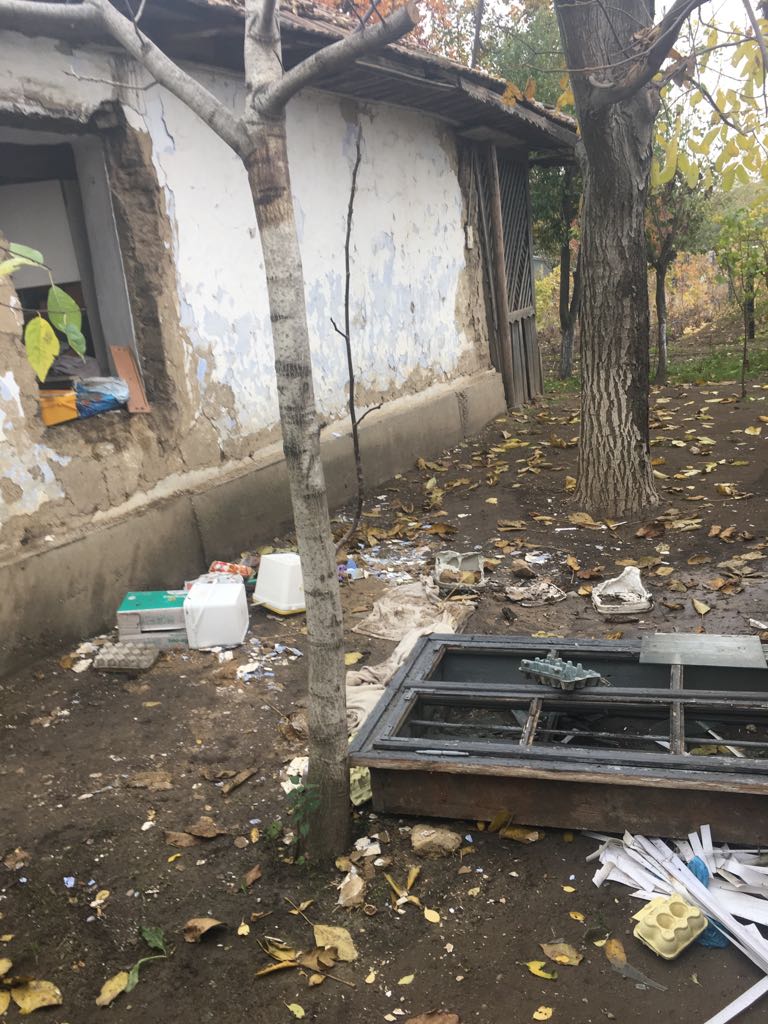 O femeie din Teleorman a scăpat ca prin minune cu răni ușoare, după ce o explozie i-a distrus parțial casa| FOTO