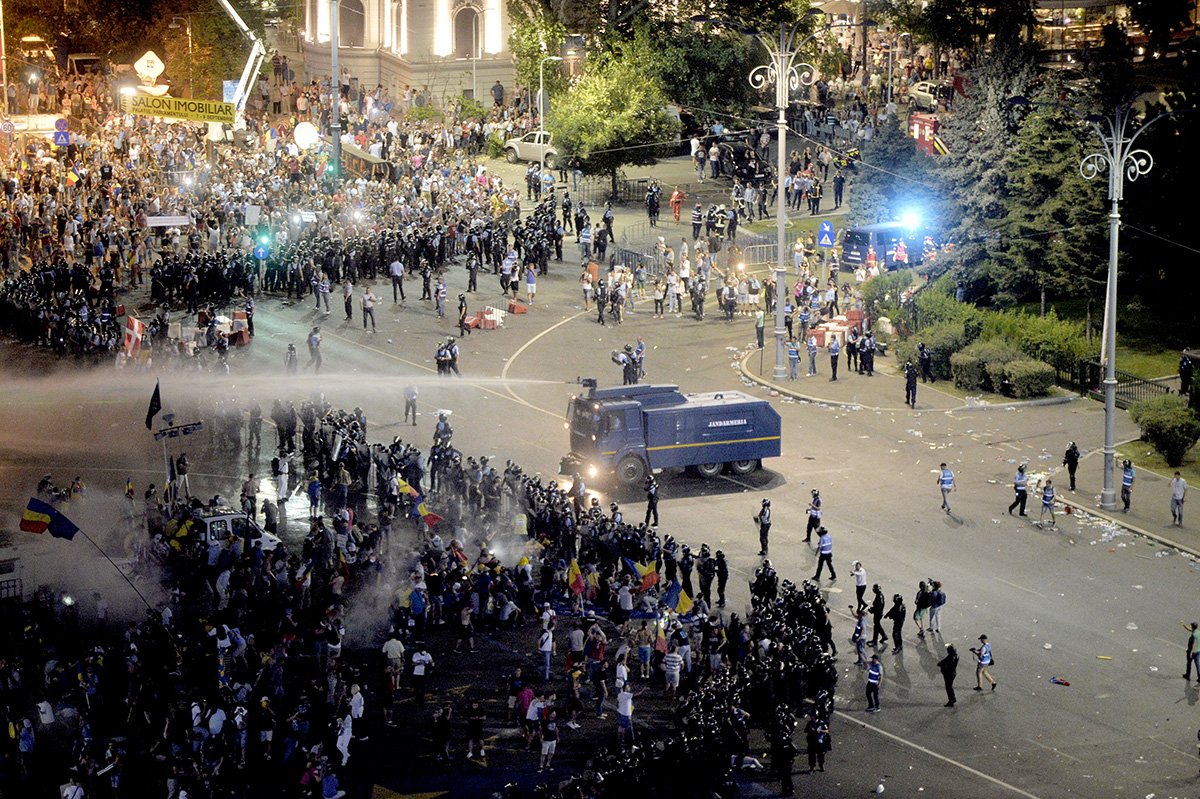 Un an de la protestul din 10 august, soldat cu violențe de stradă: aceiaşi şefi ai Jandarmeriei în funcţie, nici un vinovat găsit