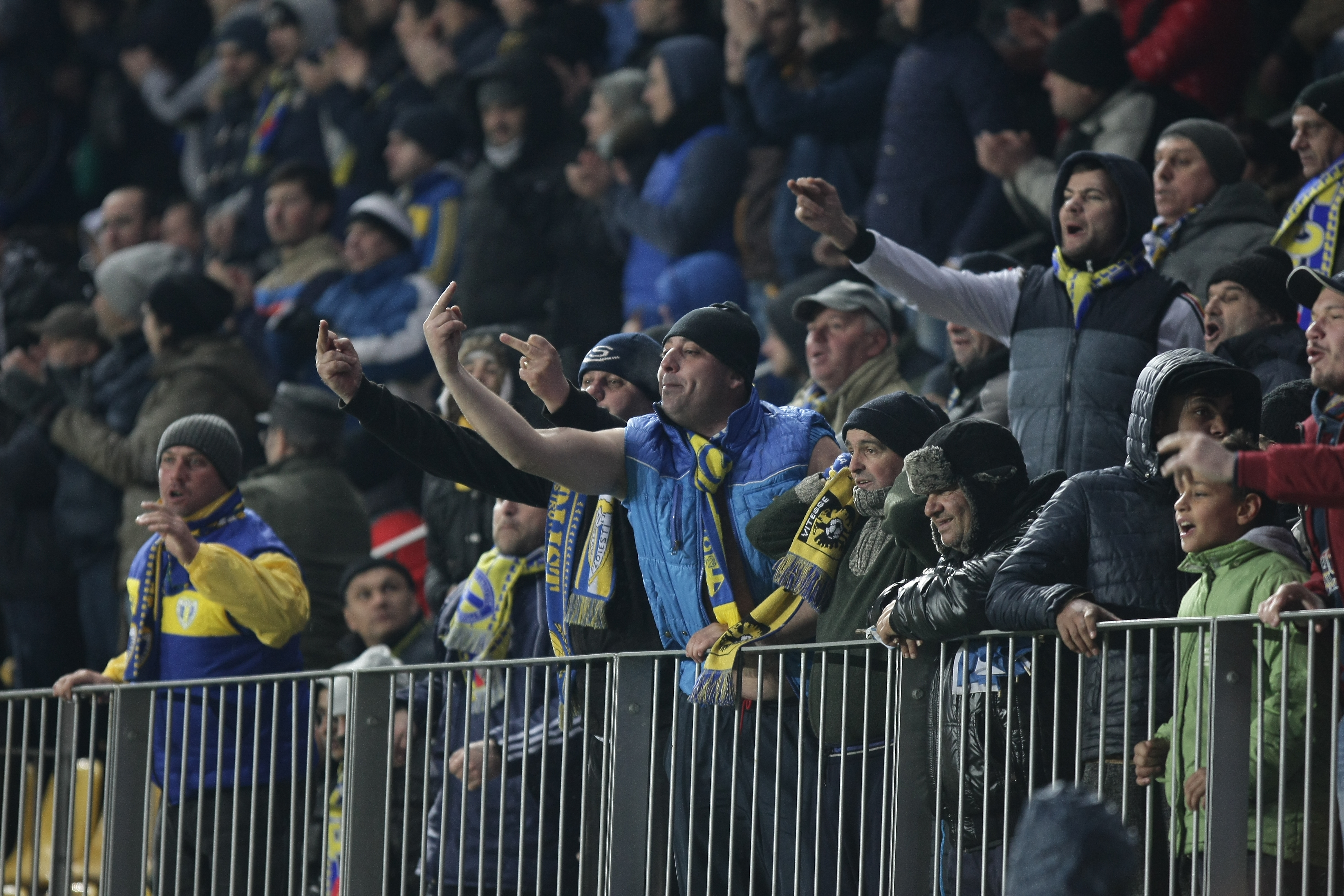 Cupa României, semifinale: PETROLUL - STEAUA 1-1. Arbitru ComănesKO / VIDEO