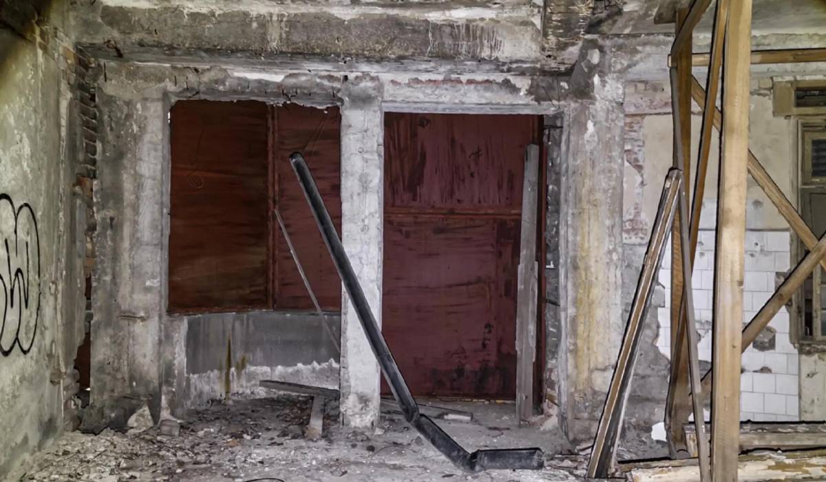 Hotelul Dunărea, o clădire-simbol din București lăsată în ruină lângă Gara de Nord, a fost scoasă din nou la vânzare