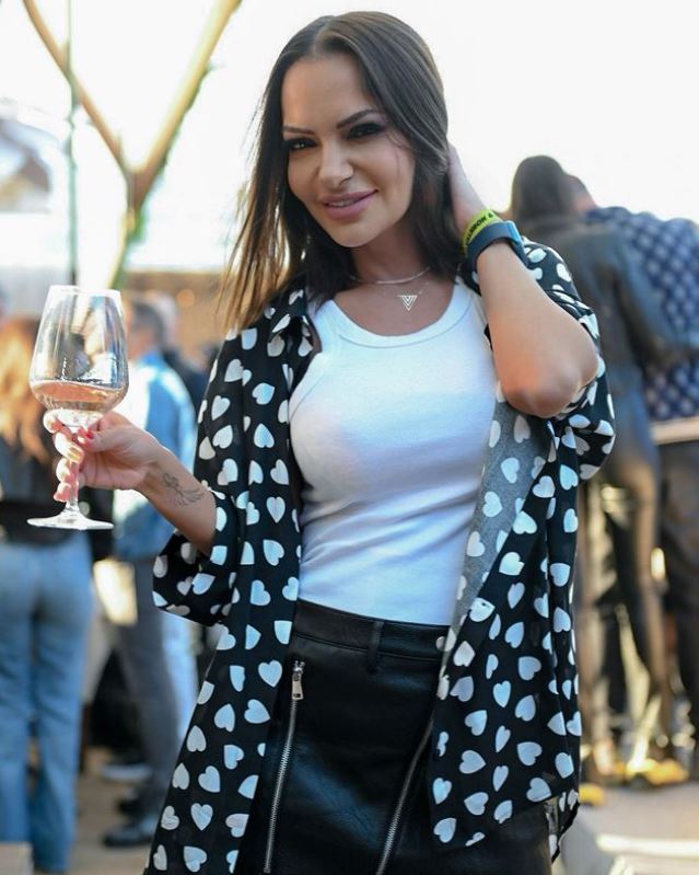 Andreea Antonescu a îmbrăcat rochia de mireasă la 5 luni după ce a născut: „Aștept părerea voastră”
