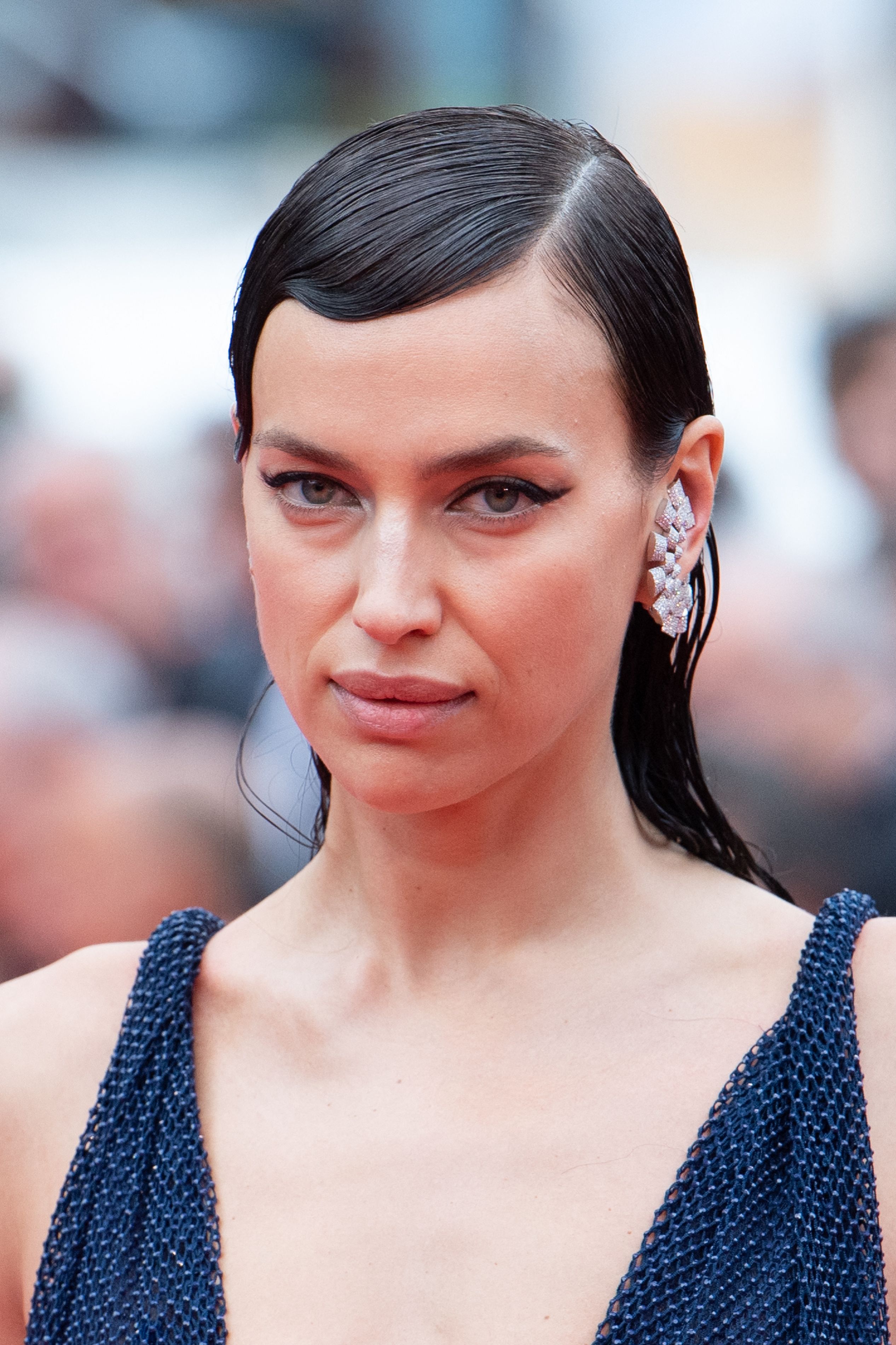 FOTO. Fosta iubită a lui Cristiano Ronaldo și a actorului Bradley Cooper, apariție de senzație la Cannes. Fotomodelul rus Irina Shayk a impresionat pe covorul roșu